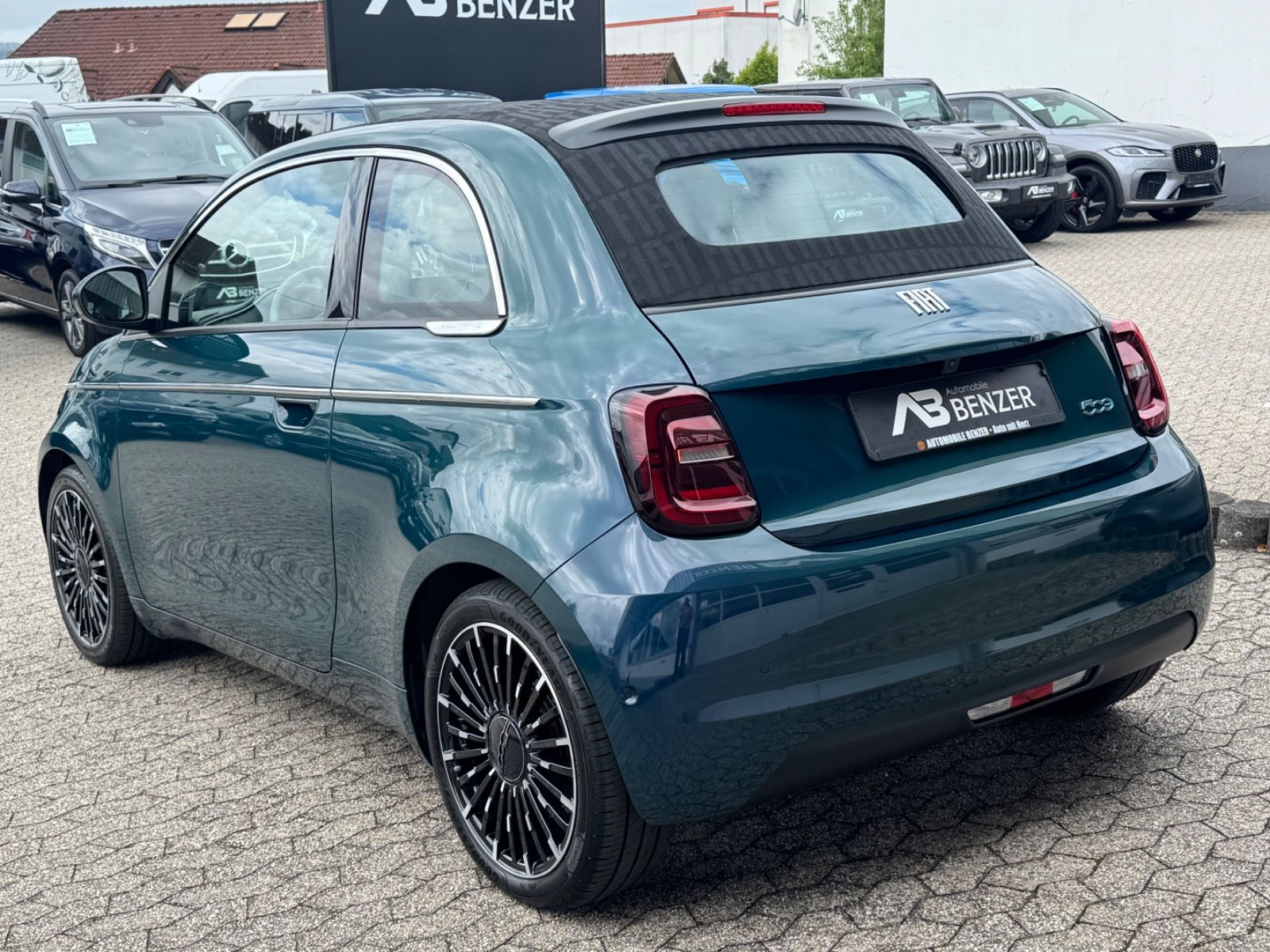 Fahrzeugabbildung Fiat 500 e La Prima/Leder/LED/R-Cam/ACC/Navi/SHZ