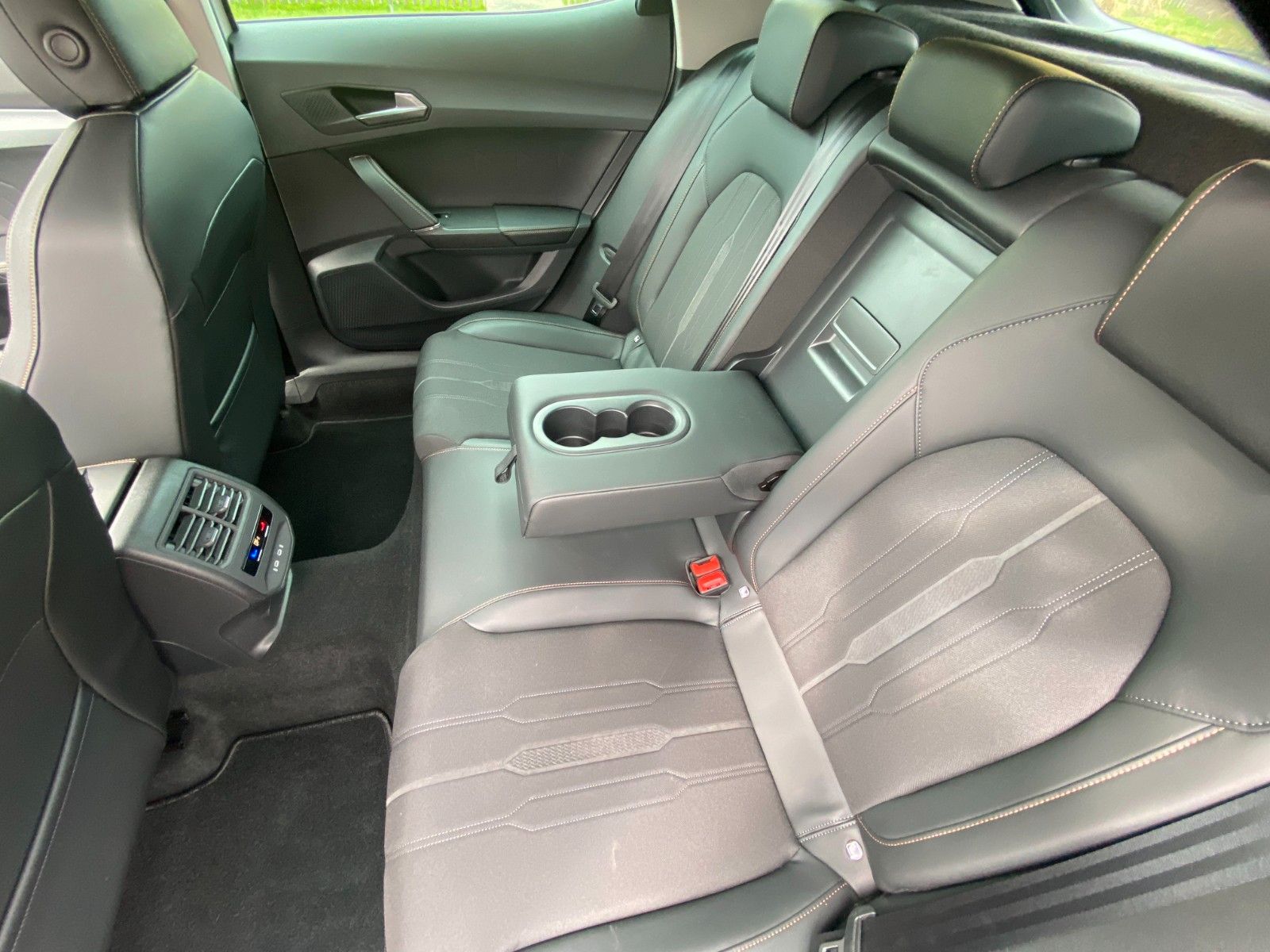 Fahrzeugabbildung CUPRA Formentor 1.5 TSI *Navi *AHZV-Vorb. *Parklenka.