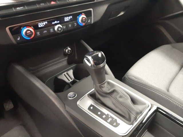 Fahrzeugabbildung Audi Q2 advanced 35TFSI Matrix AHK Navi Kamera 19"