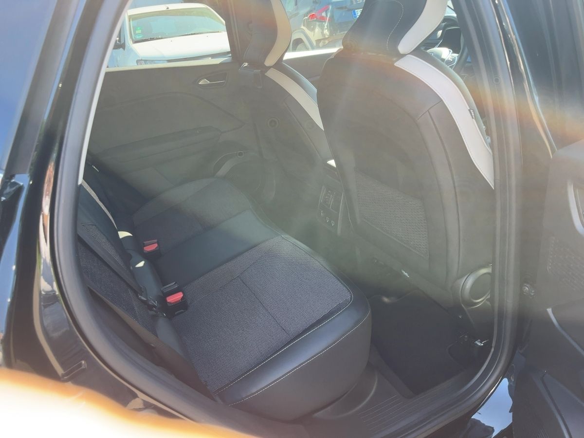 Fahrzeugabbildung Renault Captur TECHNO TCe 160 EDC ABS Fahrerairbag ESP Z