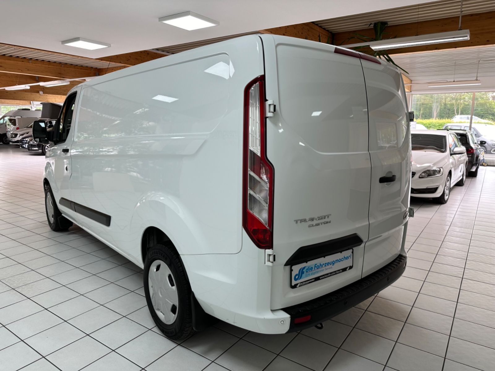 Fahrzeugabbildung Ford Transit Custom Kasten 320 L2 Trend