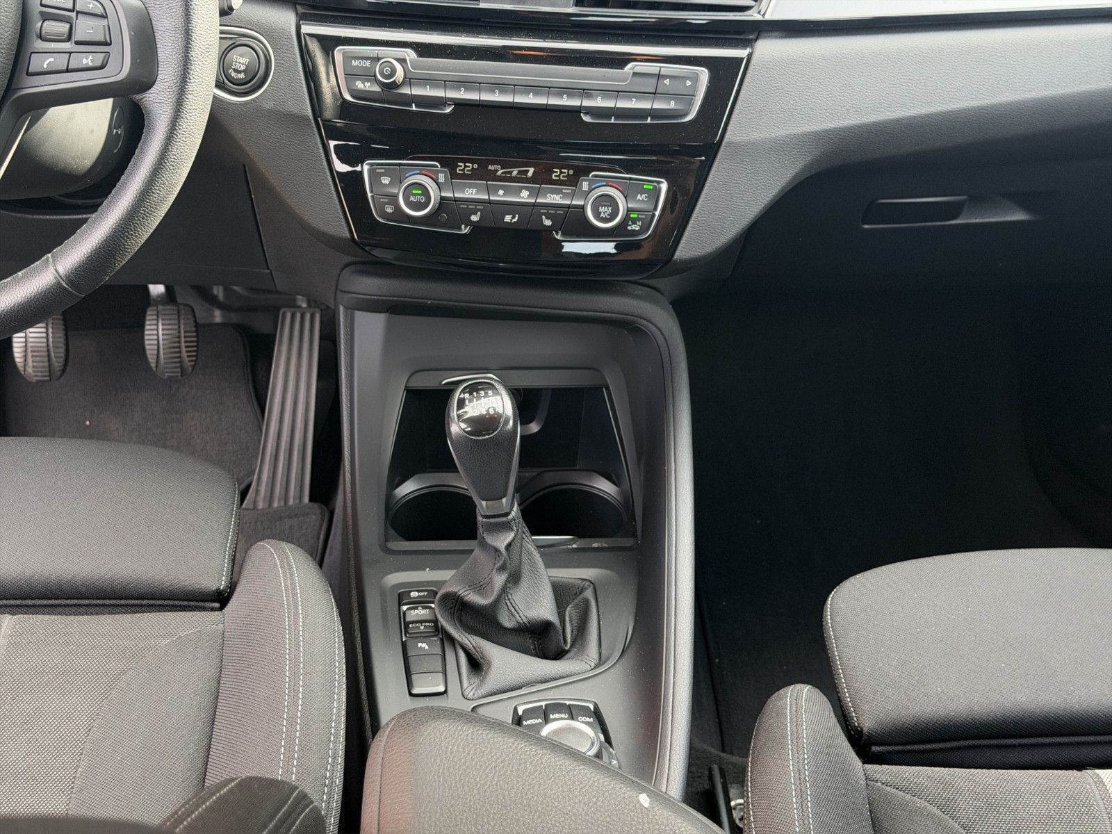 Fahrzeugabbildung BMW X1 sDrive 18 i Advantage PDC*Shzg*2-Zo.Klima*