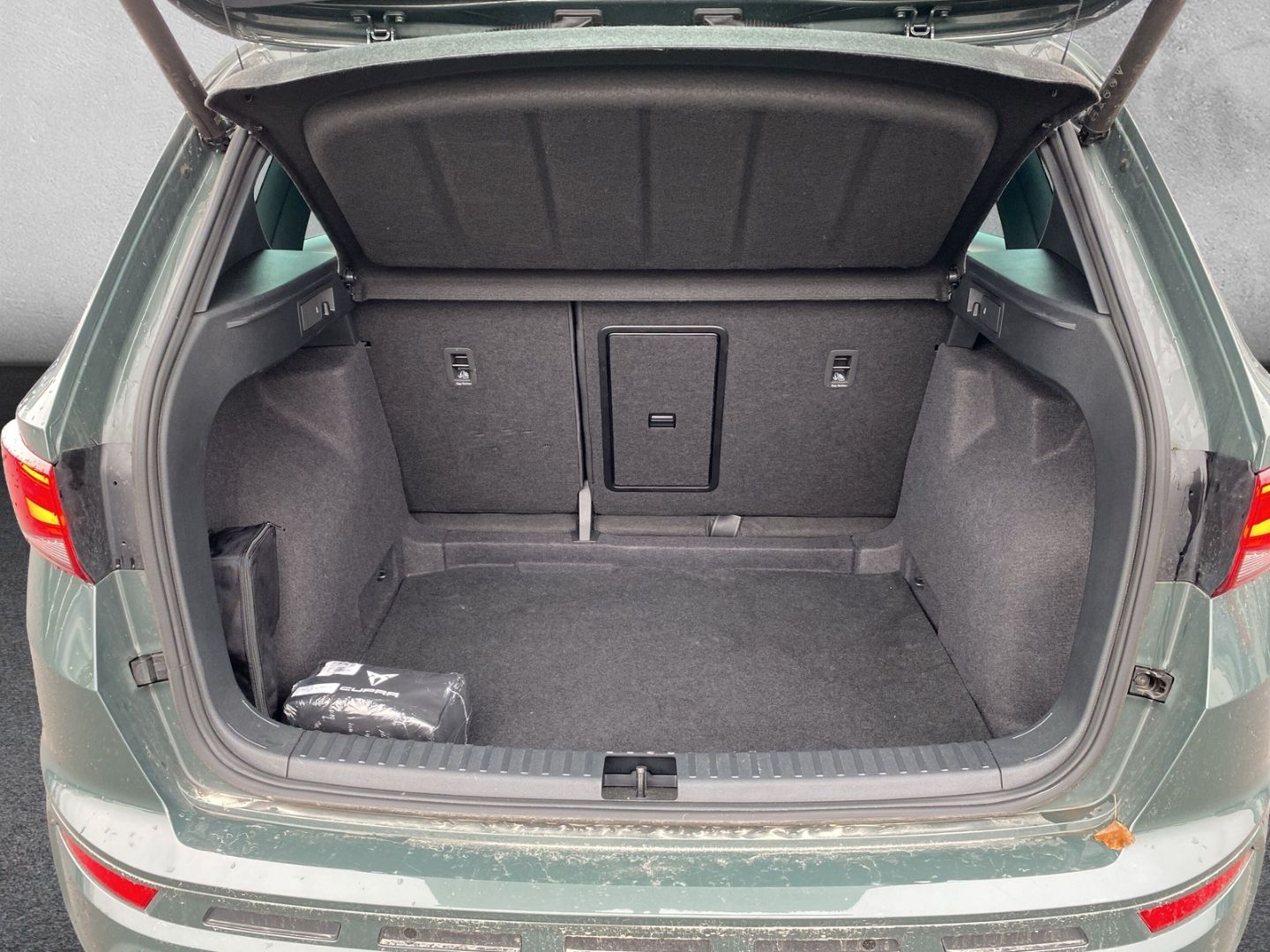 Fahrzeugabbildung CUPRA Ateca VZ 4Drive AD AHK-klappbar Navi Digitales C