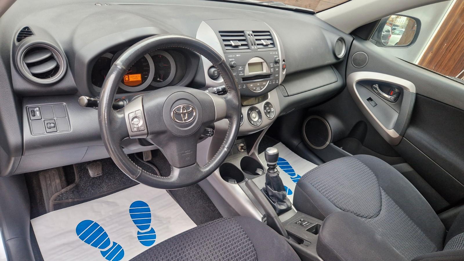 TOYOTA RAV4 - 2.2 177 CV - ATTELAGE - RÉGULATEUR DE VITESSE