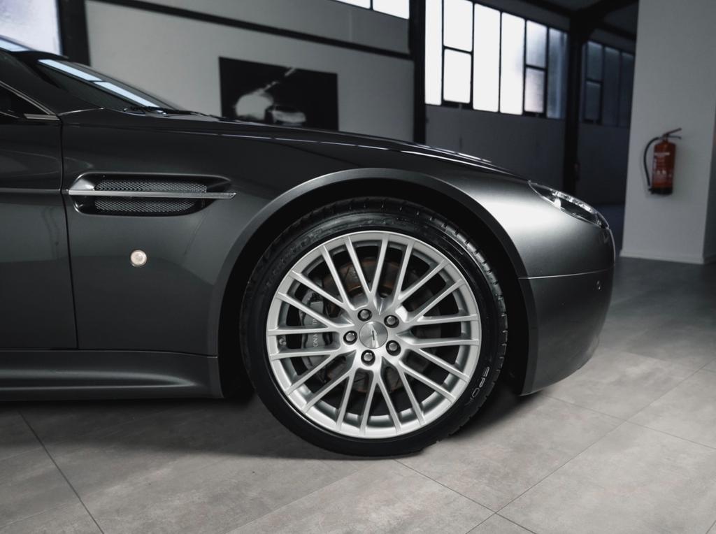 Aston Martin V8 Vantage
