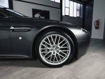 2010 Aston Martin V8 VANTAGE 照片 3
