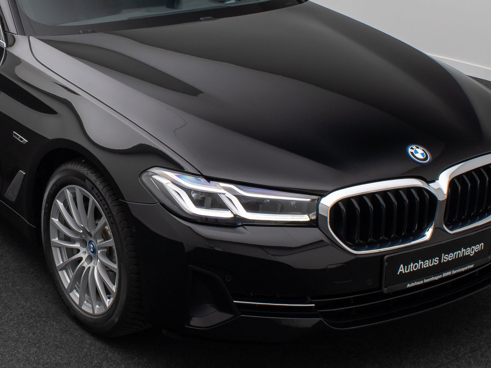 Fahrzeugabbildung BMW 530e Alarm AHK Laser DAB HUD Kamera Sport 18Zoll