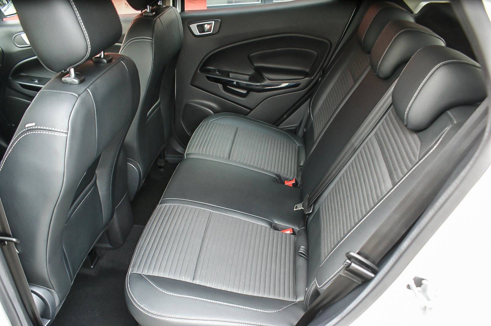 Fahrzeugabbildung Ford EcoSport 10 Titanium EcoBoost RENTNERBESITZ B&O