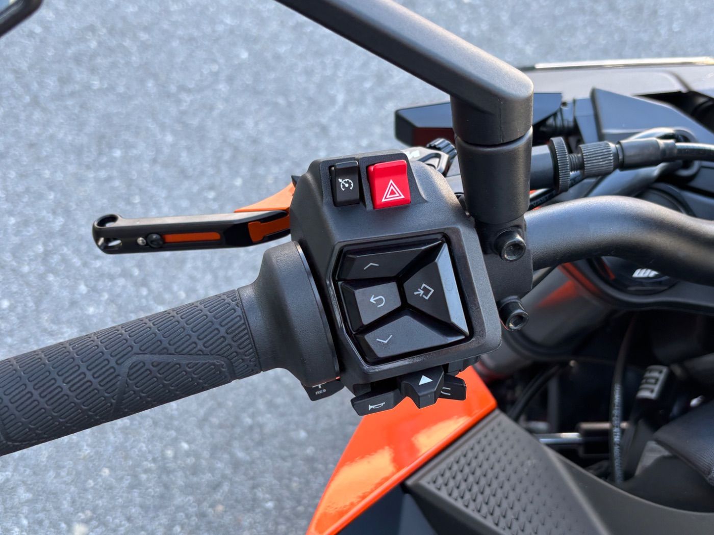 Fahrzeugabbildung KTM 990 Duke Modell 2026