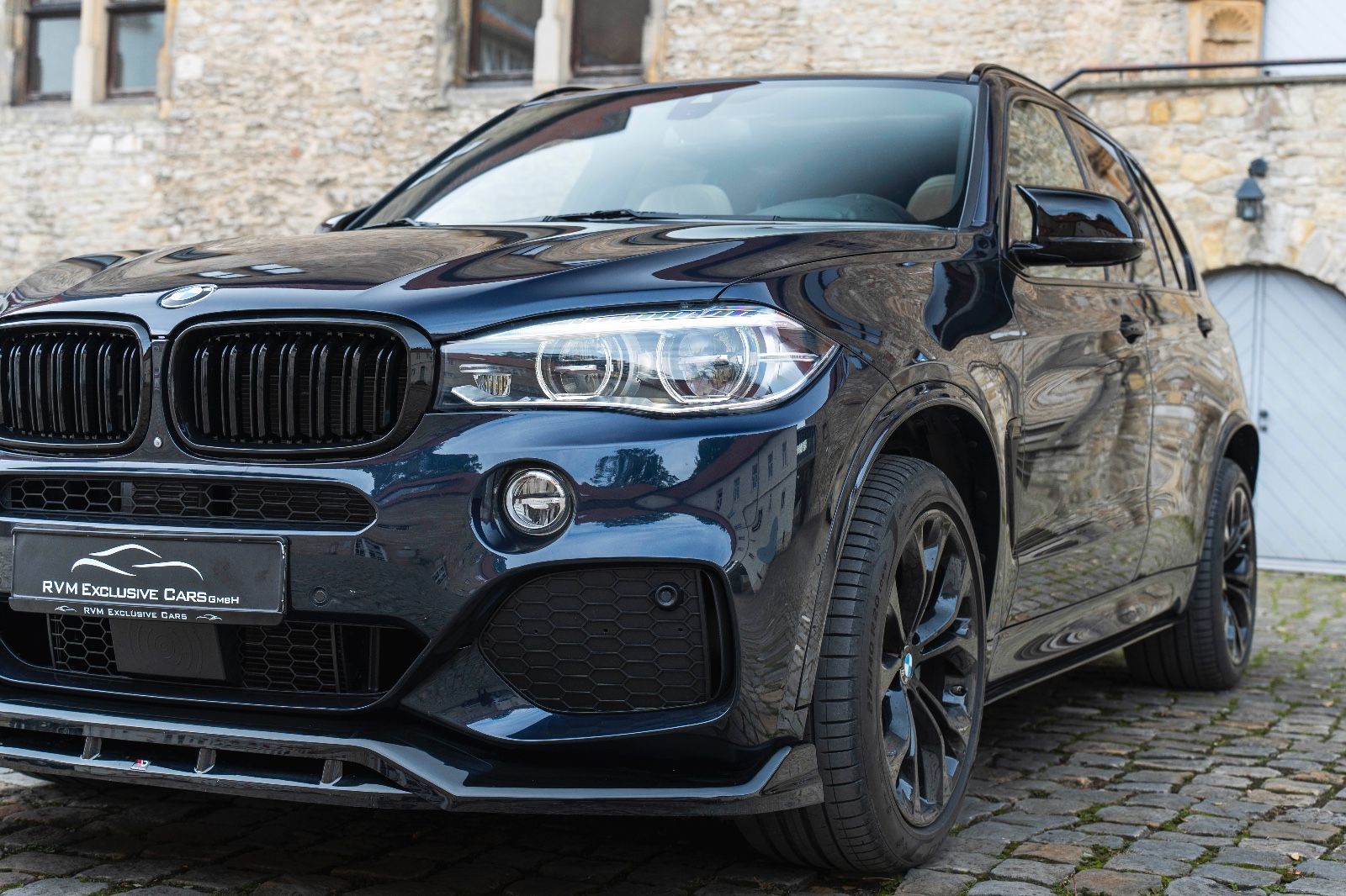 Fahrzeugabbildung BMW X5 xDrive50i Sportpaket ACC LED 360° HUD H&K
