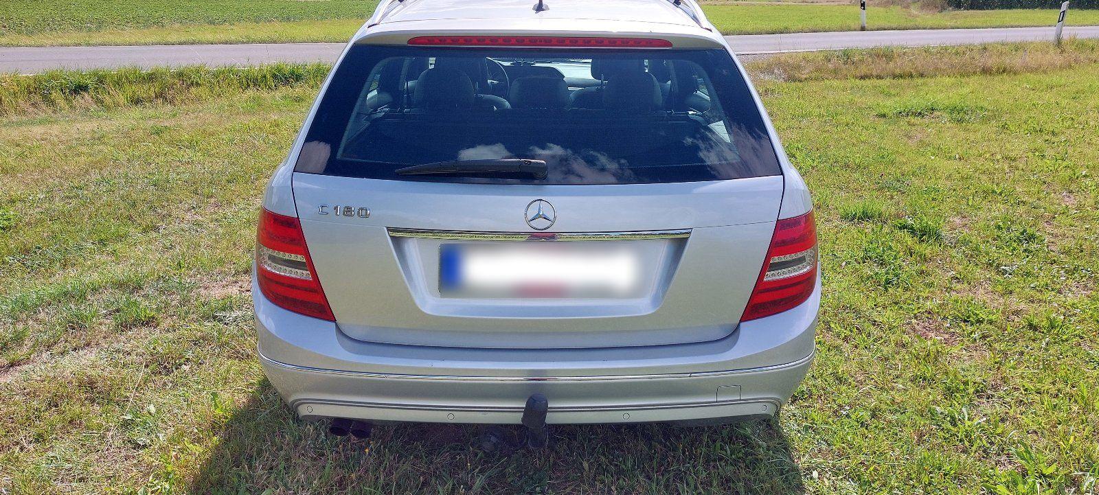 Mercedes-Benz C180 2011 — rear view