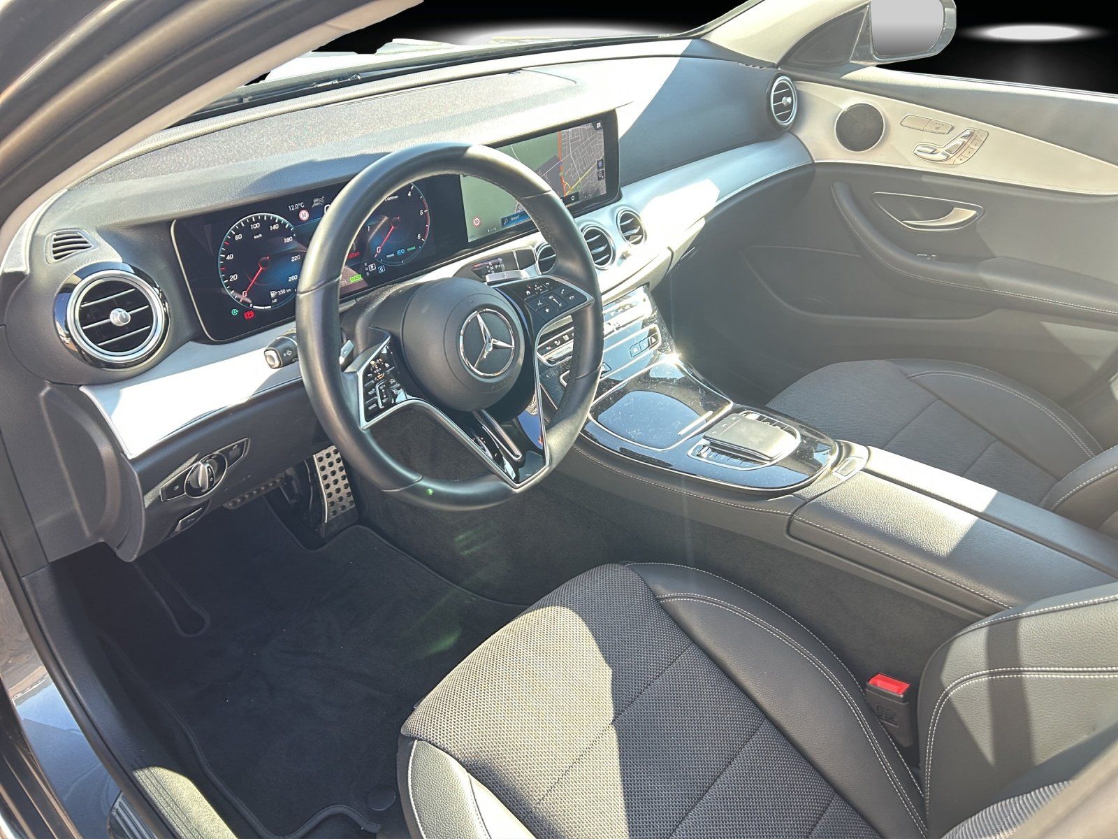 Fahrzeugabbildung Mercedes-Benz E220d 4M Tl All-Terrain DISTRO Pano AHK Memo LED