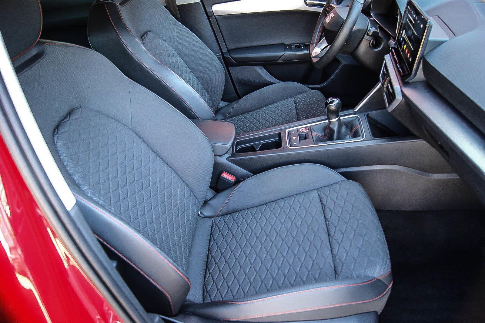 Fahrzeugabbildung SEAT Leon Sportstourer 1.5 FR VIRTUAL KAMERA ACC LED