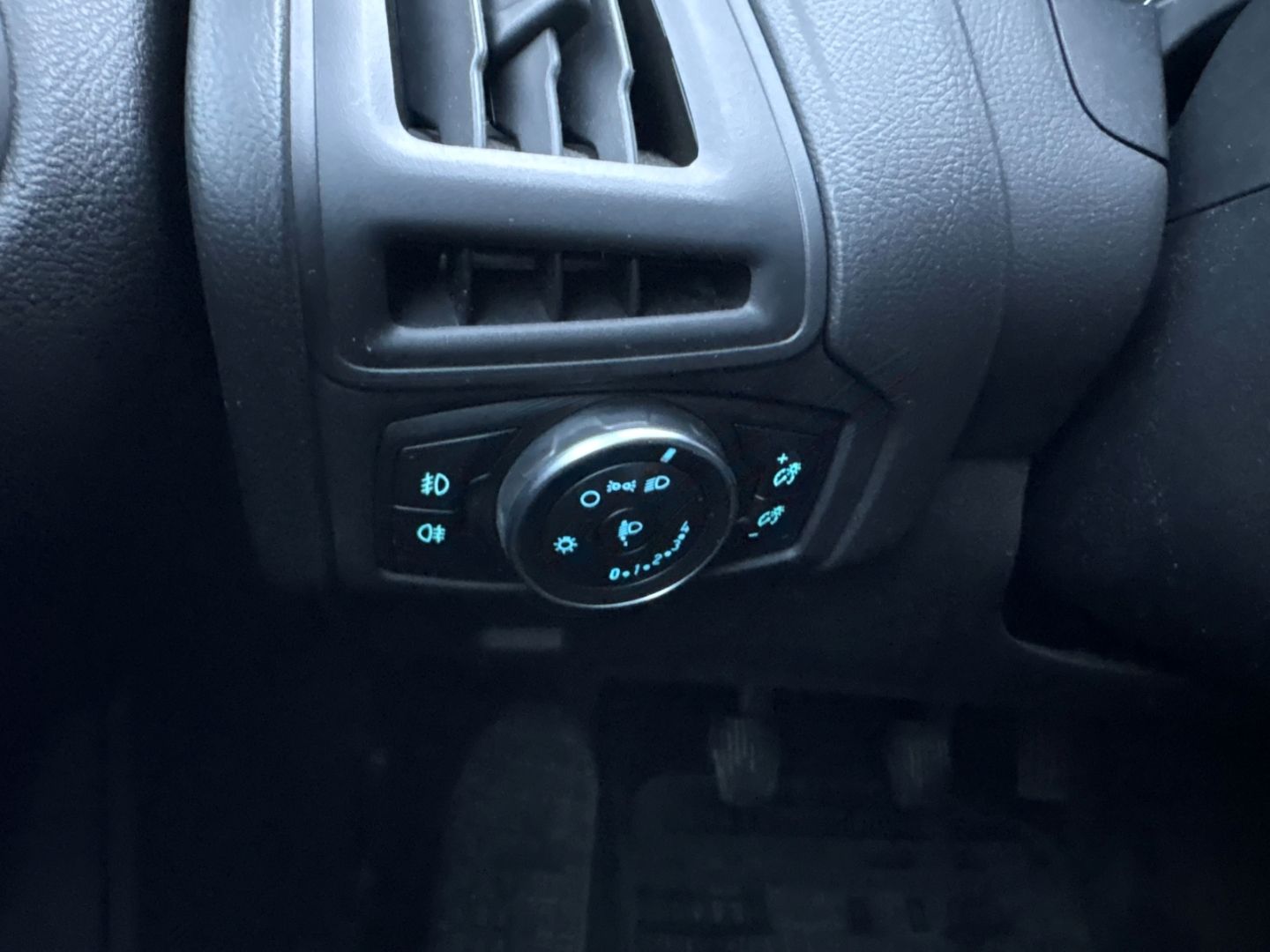 Fahrzeugabbildung Ford Focus PDC Klima Tempomat neuer Zahnriemen