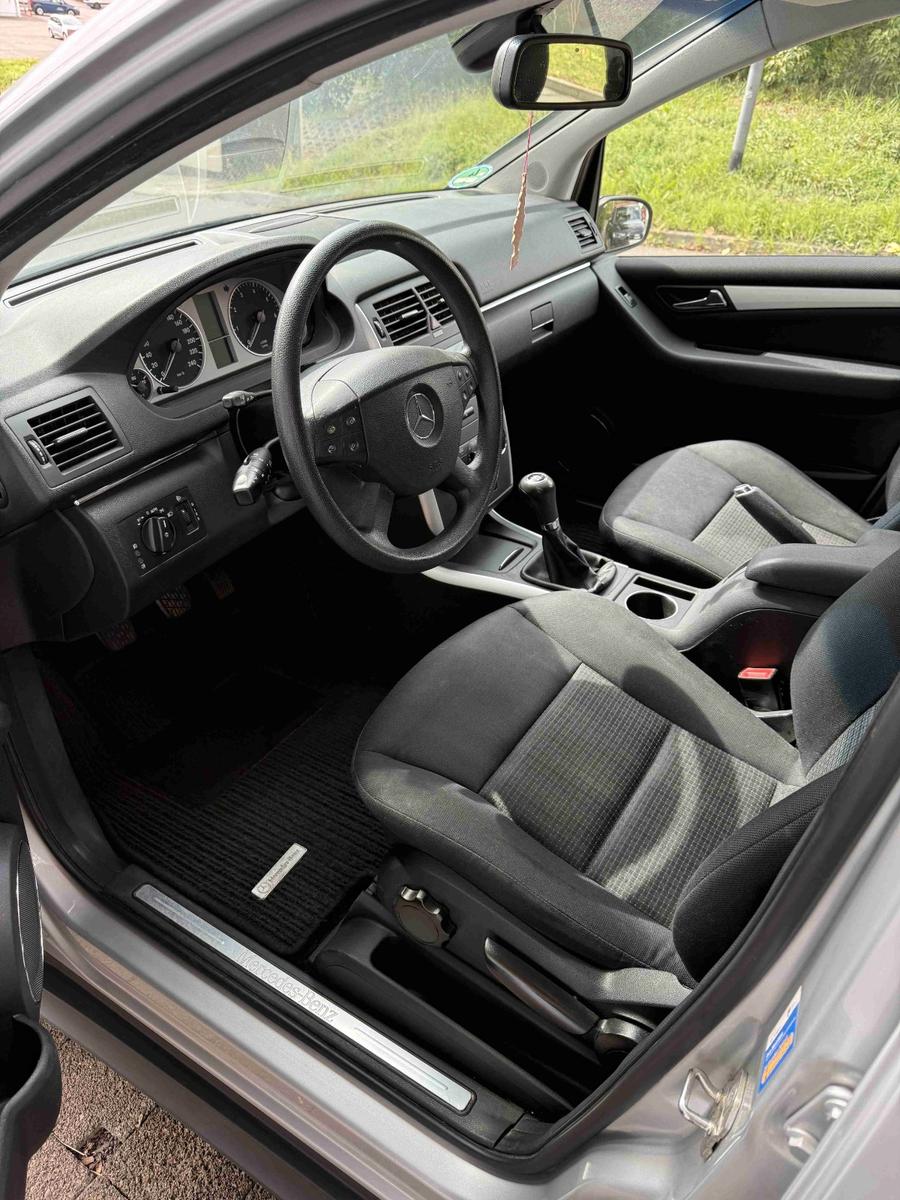 Mercedes-Benz B170 2007 — interior
