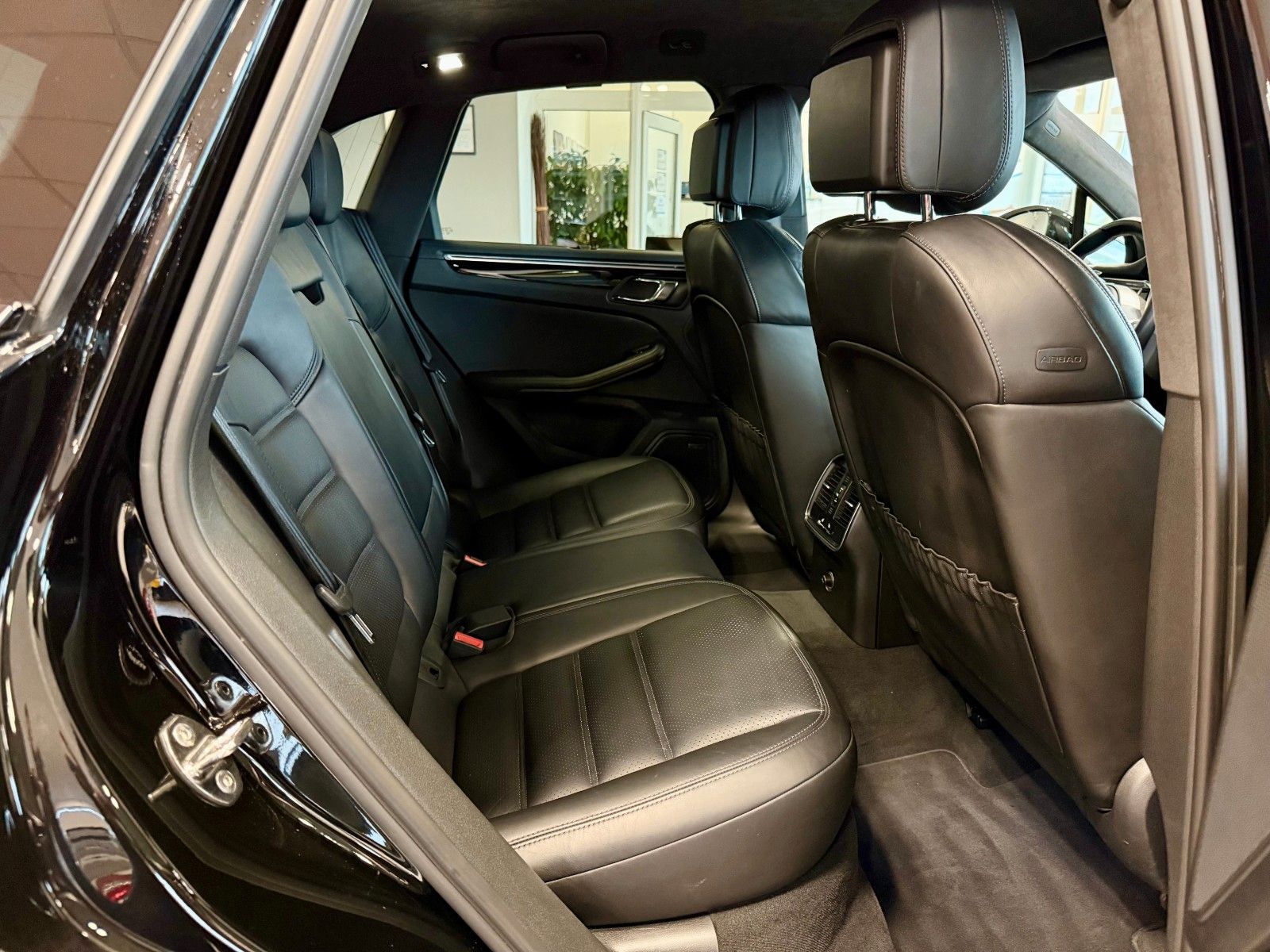 Fahrzeugabbildung Porsche Macan Turbo Luftfederung/AHK/Keyless/ACC