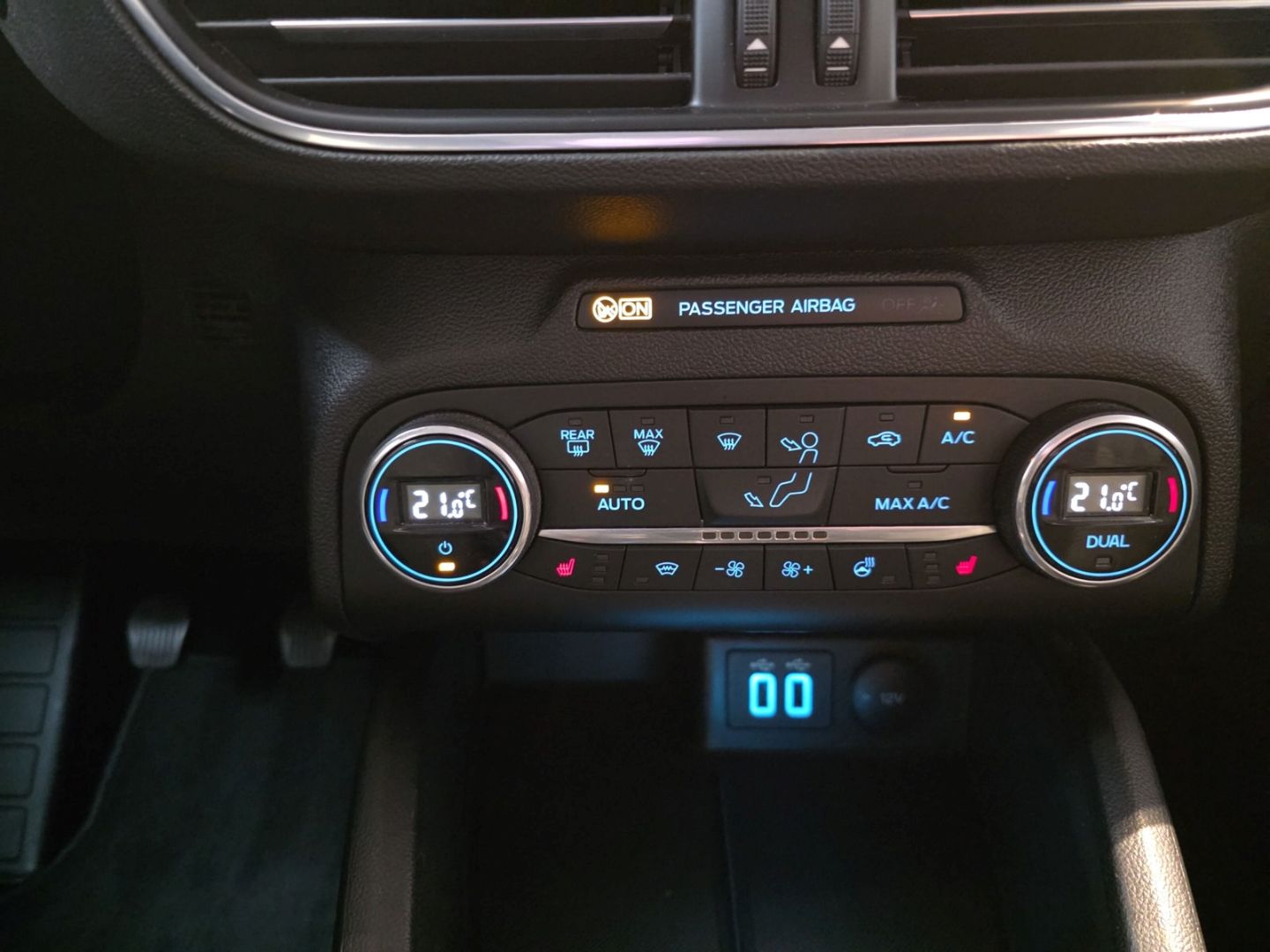 Fahrzeugabbildung Ford Focus Turnier Active GJR Navi LED Apple CarPlay