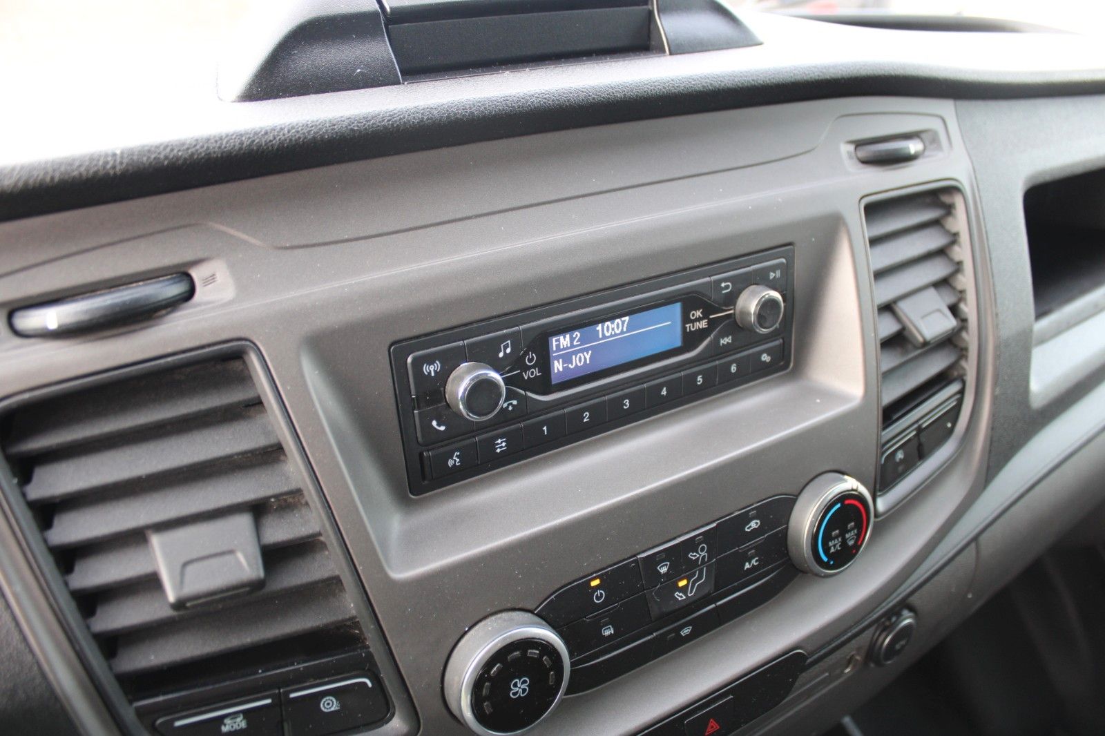 Fahrzeugabbildung Ford Transit Trend L3 DoKa Pritsche Plane & Spriegel