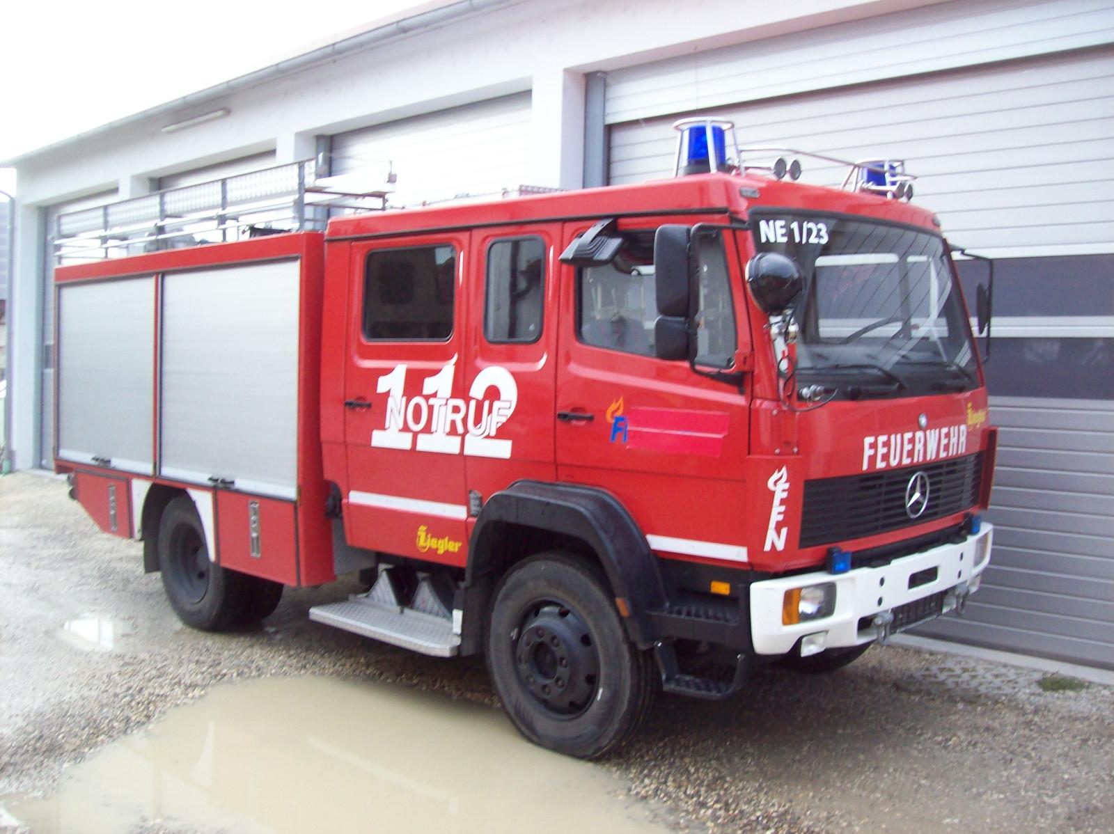 Mercedes-Benz 1124 AF 4x4 Feuerwehrfahrzeug  TLF 16/25 6-Gang