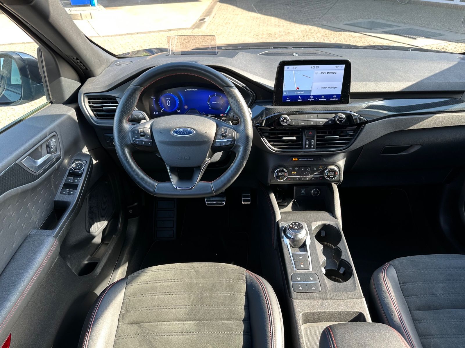 Fahrzeugabbildung Ford Kuga 2.0 EB ST-Line X 4x4/AHK/LED/B&O/HUD