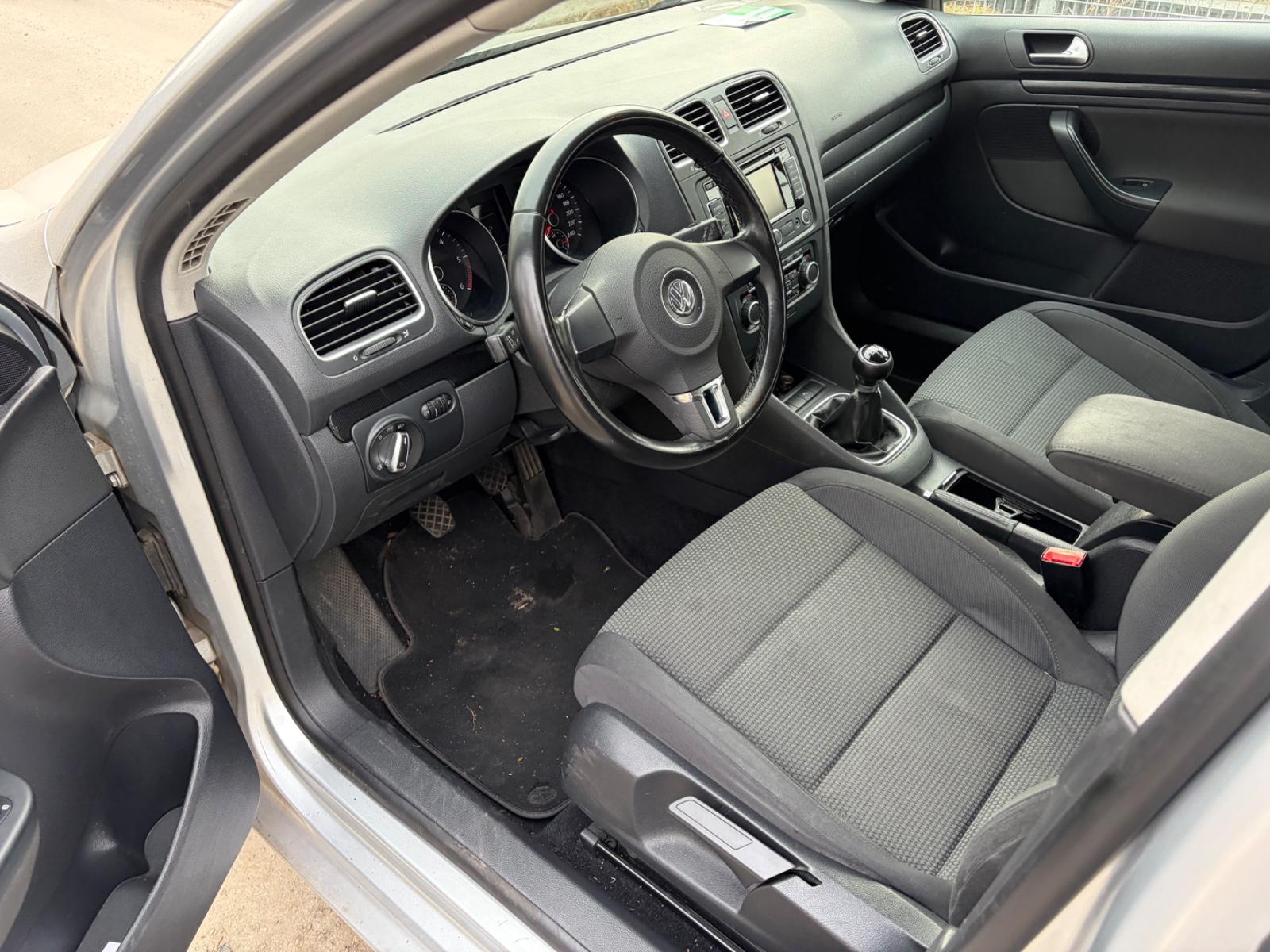 Volkswagen Golf 2010 — engine 1.598 cm³, 105 HP (77kW)