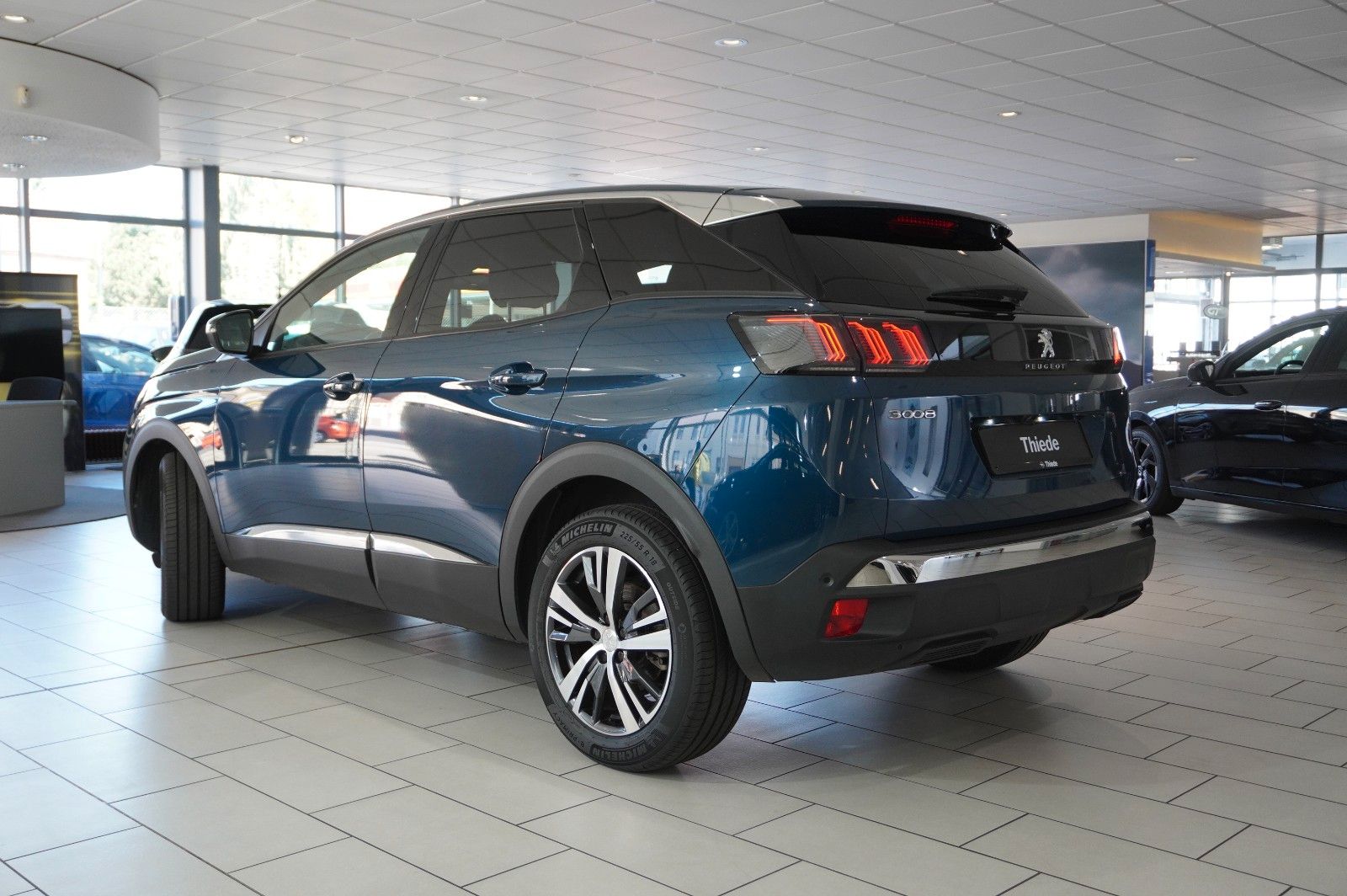 Fahrzeugabbildung Peugeot 3008 1.2T ALLURE PACK NAVI/LED/KAMERA/SPORT/DAB+