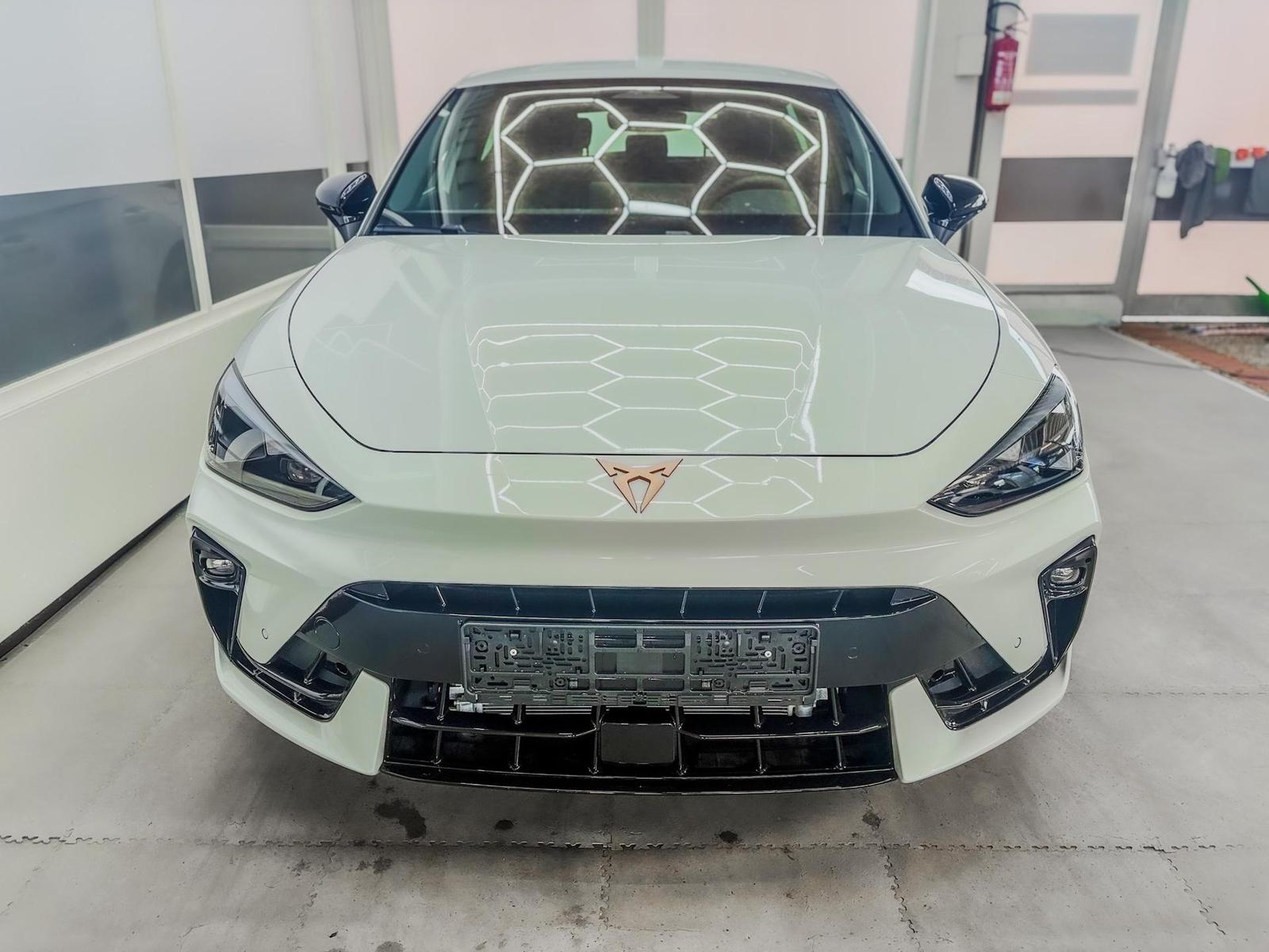 Cupra Leon 1.5 eTSI DSG NAVI MATRIX INTELLIGENT DRI...