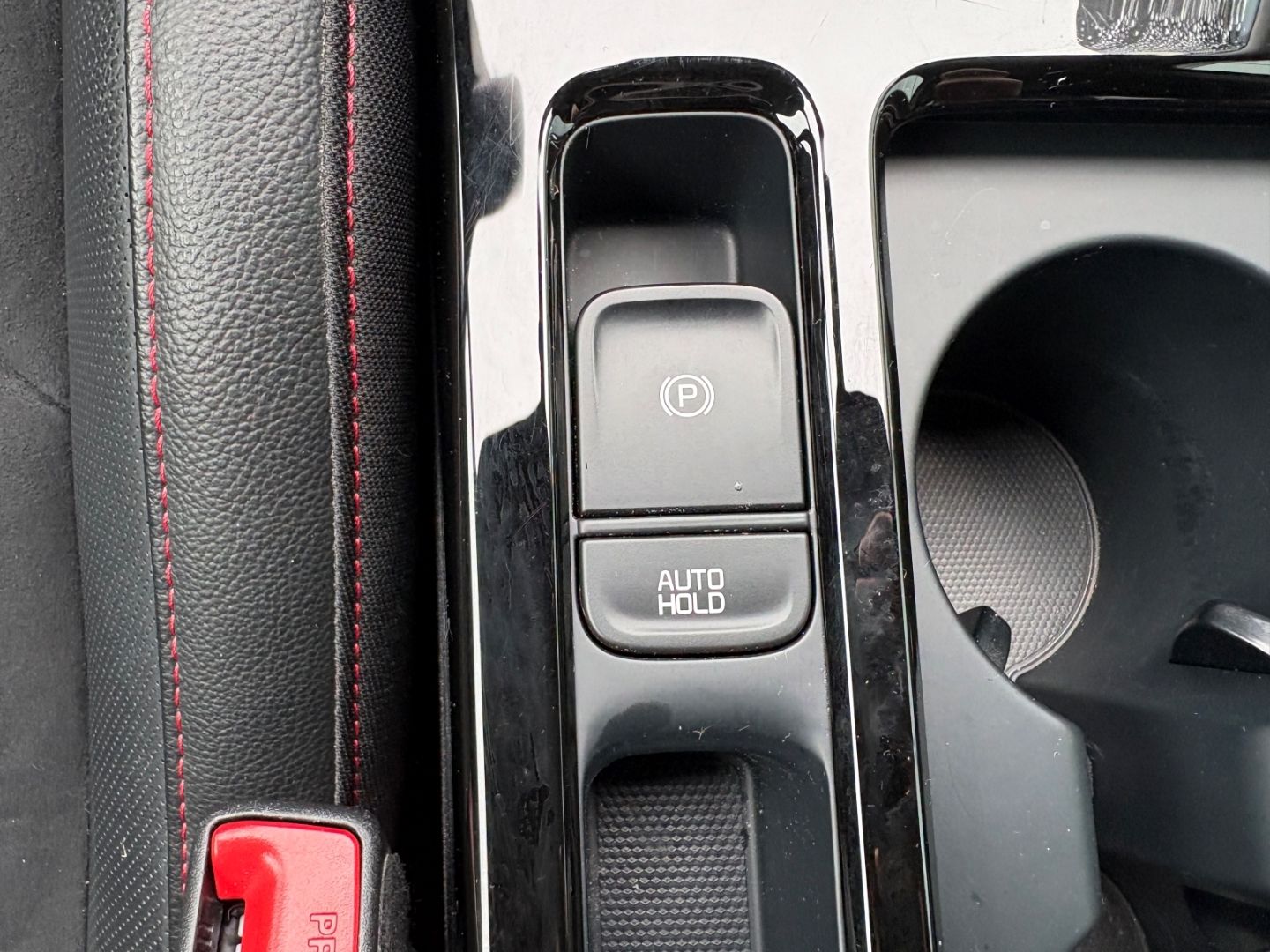 Fahrzeugabbildung Kia ProCeed GT VerkehrszeichER Kamera TotWinkASS AHK