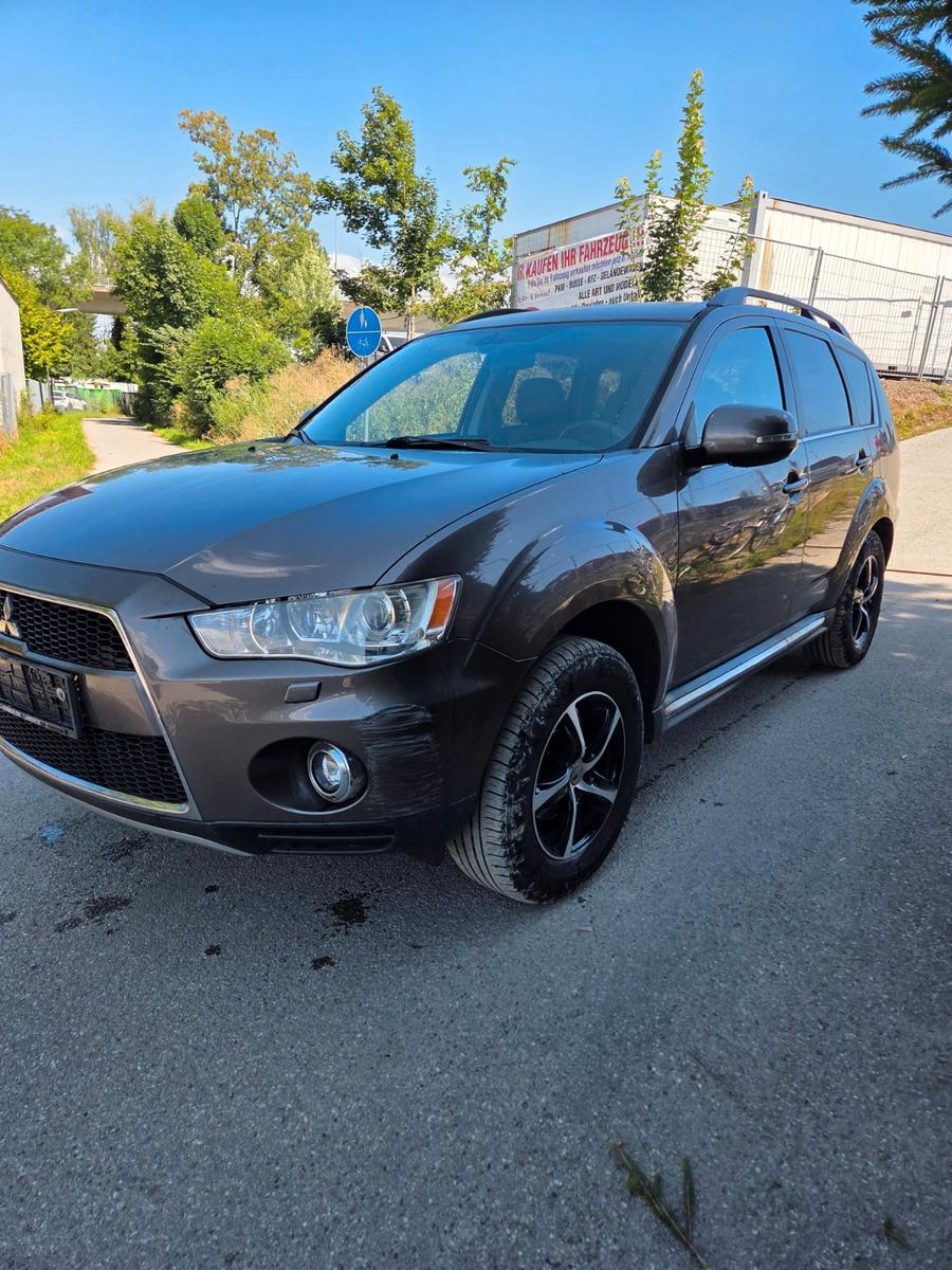 Mitsubishi Outlander Invite 4WD