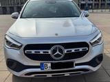 Mercedes-Benz GLA 180 DCT -