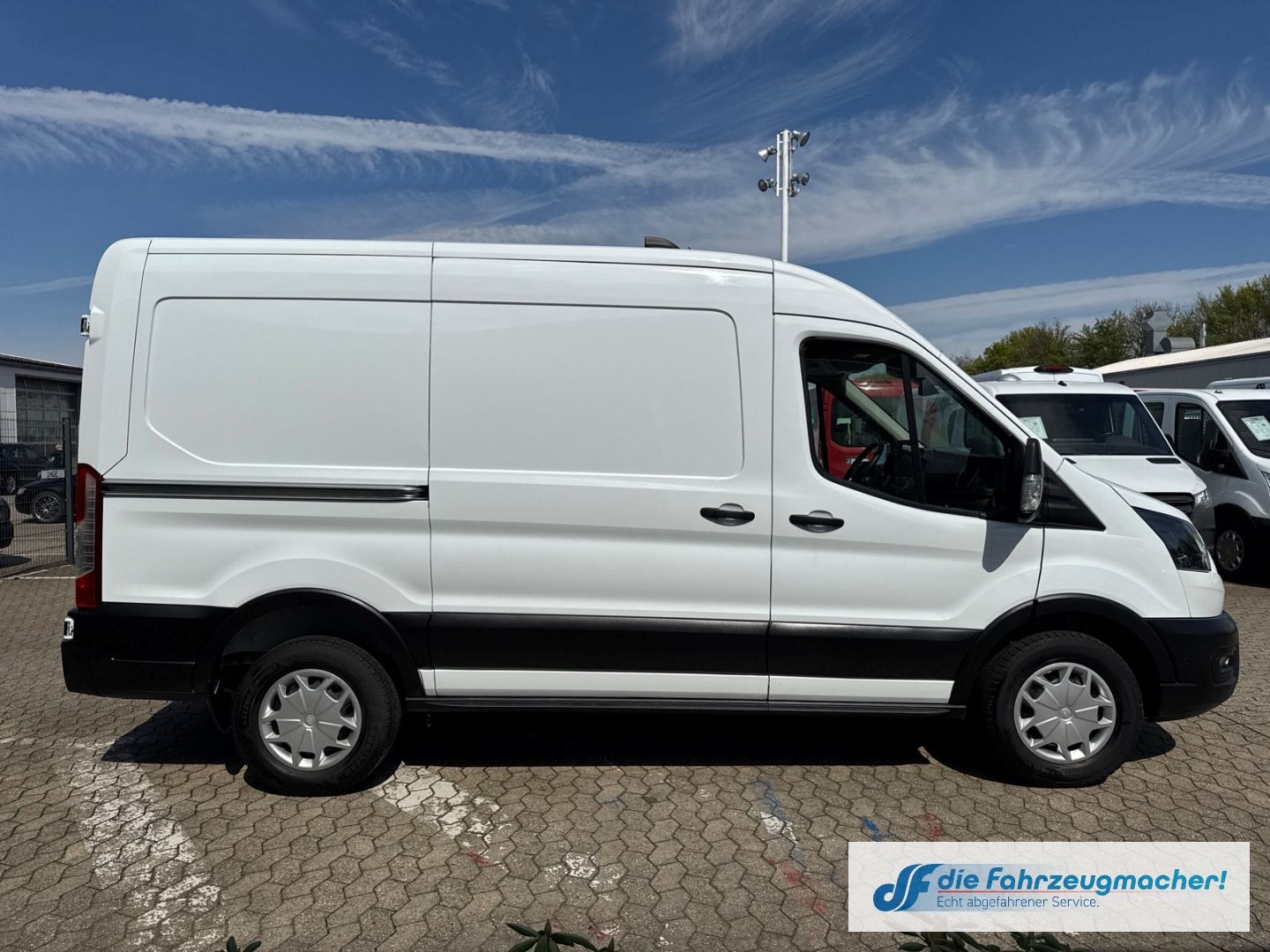 Fahrzeugabbildung Ford Transit Kasten 350 L2H2 Trend Klimaautom DAB Tot