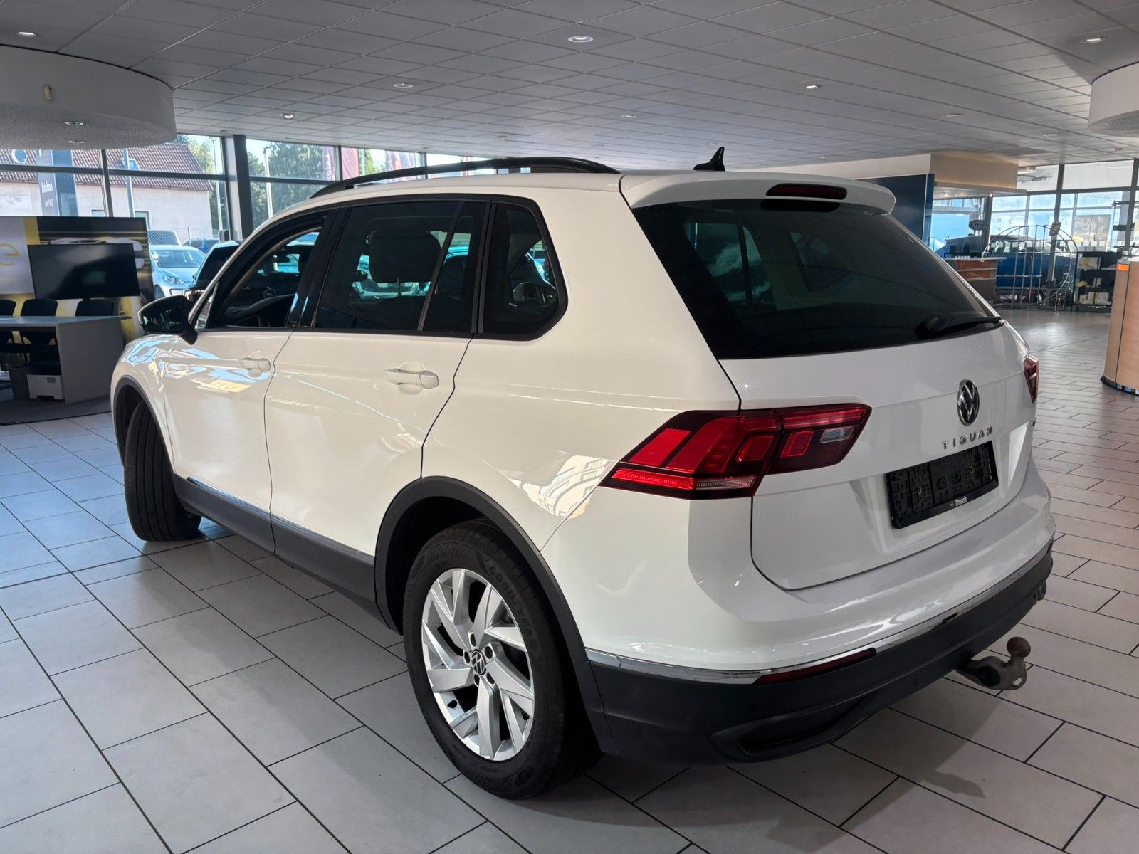 Fahrzeugabbildung Volkswagen Tiguan 2.0 TDI Life 4Motion AHK/NAVI/KAMERA/SHZ
