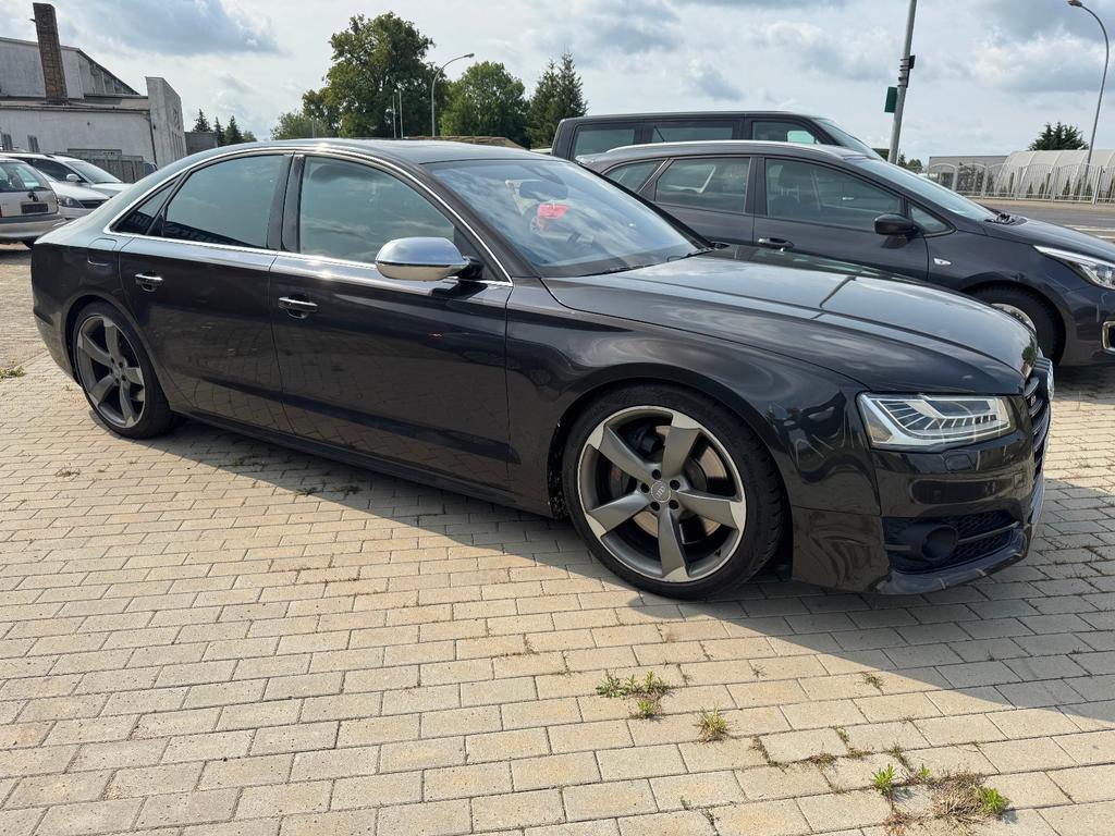 Audi S8