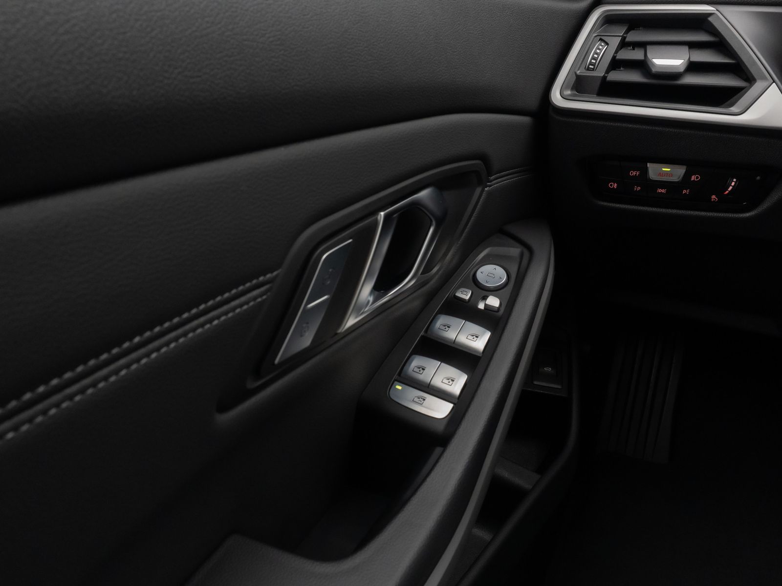 Fahrzeugabbildung BMW 320e 360°DAB MDach Leder ACC Komfort Alarm Sport