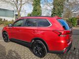 Mitsubishi Outlander Plus 4WD *NAVI *LEDER *7-SITZER *SUV - Mitsubishi Gebrauchtwagen
