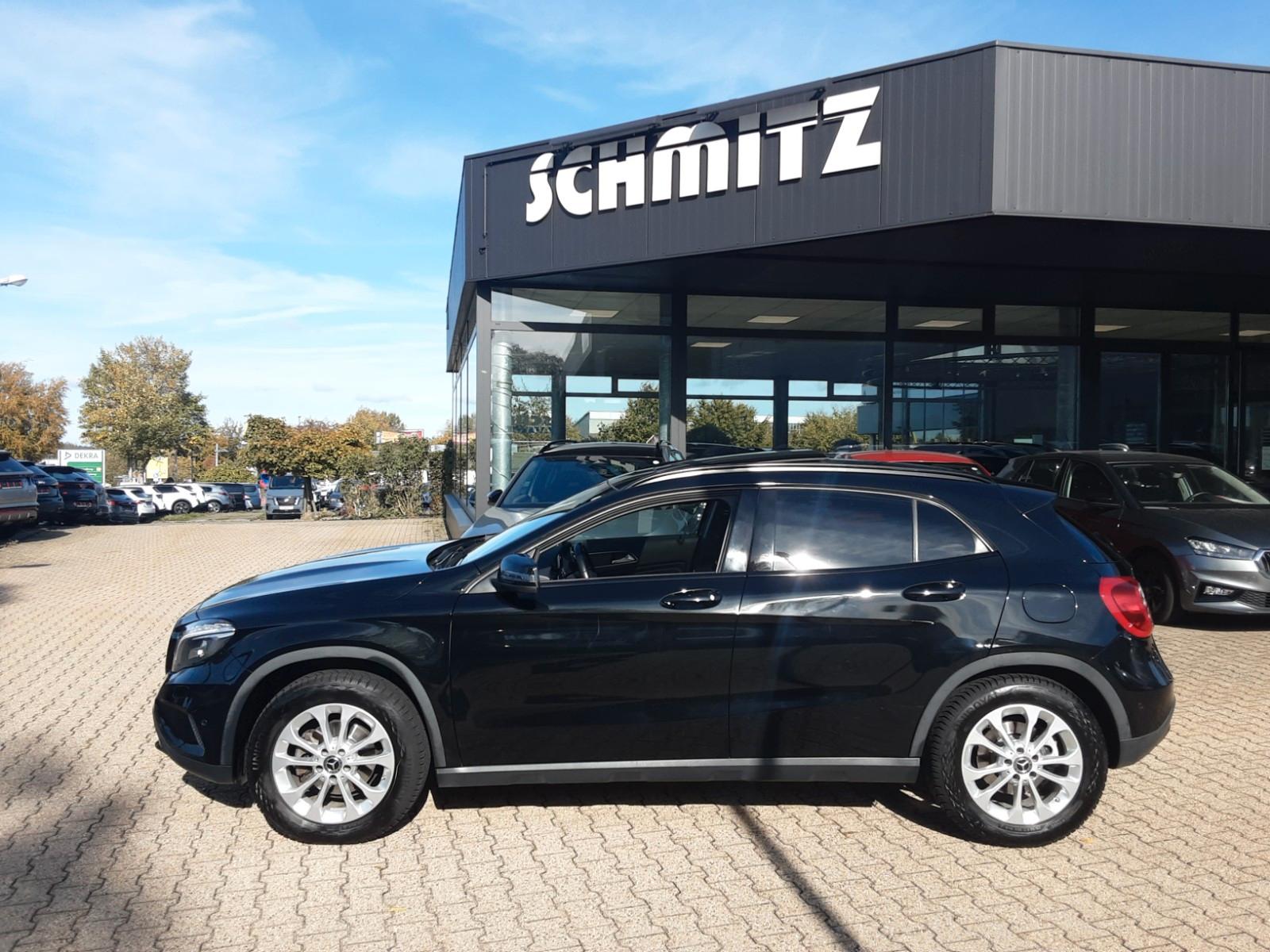 Mercedes-Benz GLA 220 Automatik Schiebedach AHK SH RFK Xenon
