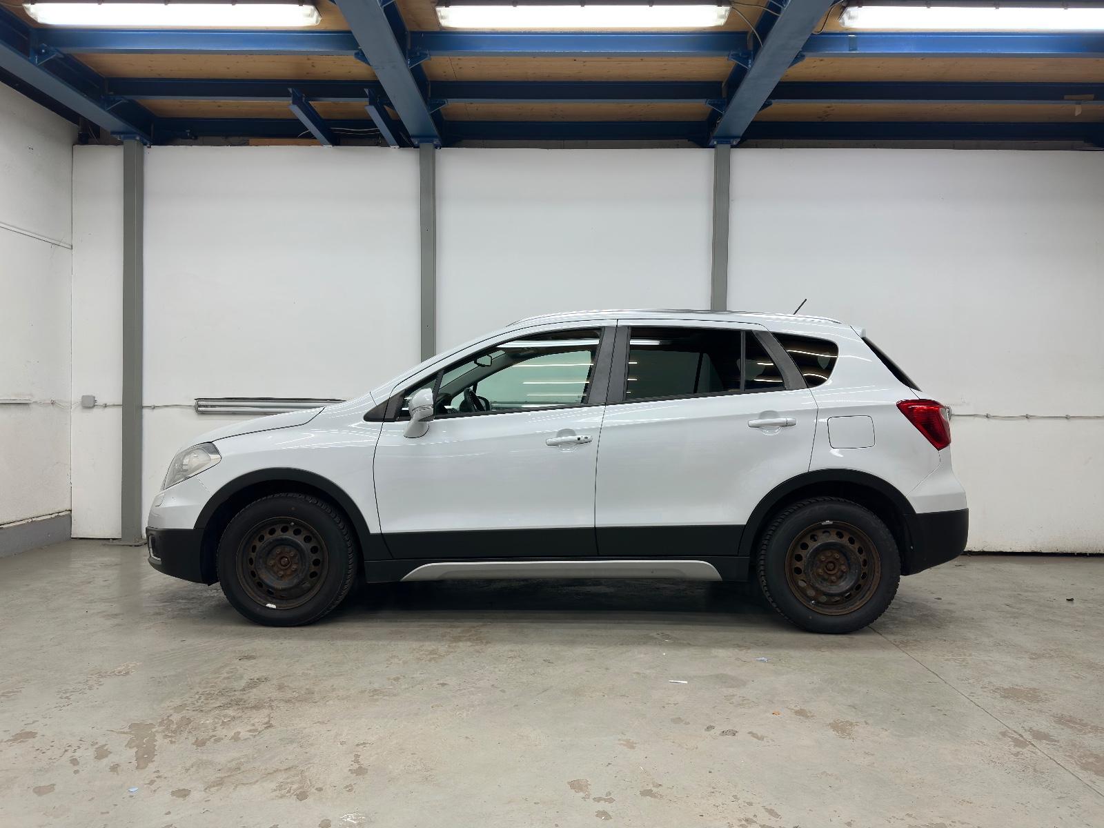 Suzuki (SX4) S-Cross 1.6 DDiS Comfort+ 4WD LEDER NAVI