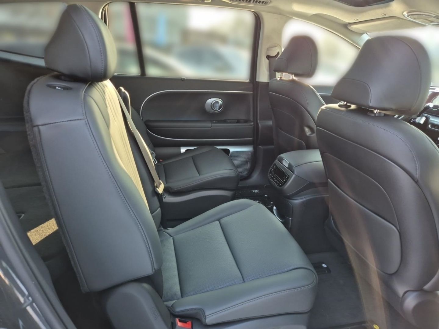 Fahrzeugabbildung Hyundai IONIQ 9 110 kW 4WD Uniq Panoramadach+ Swivel-Pak