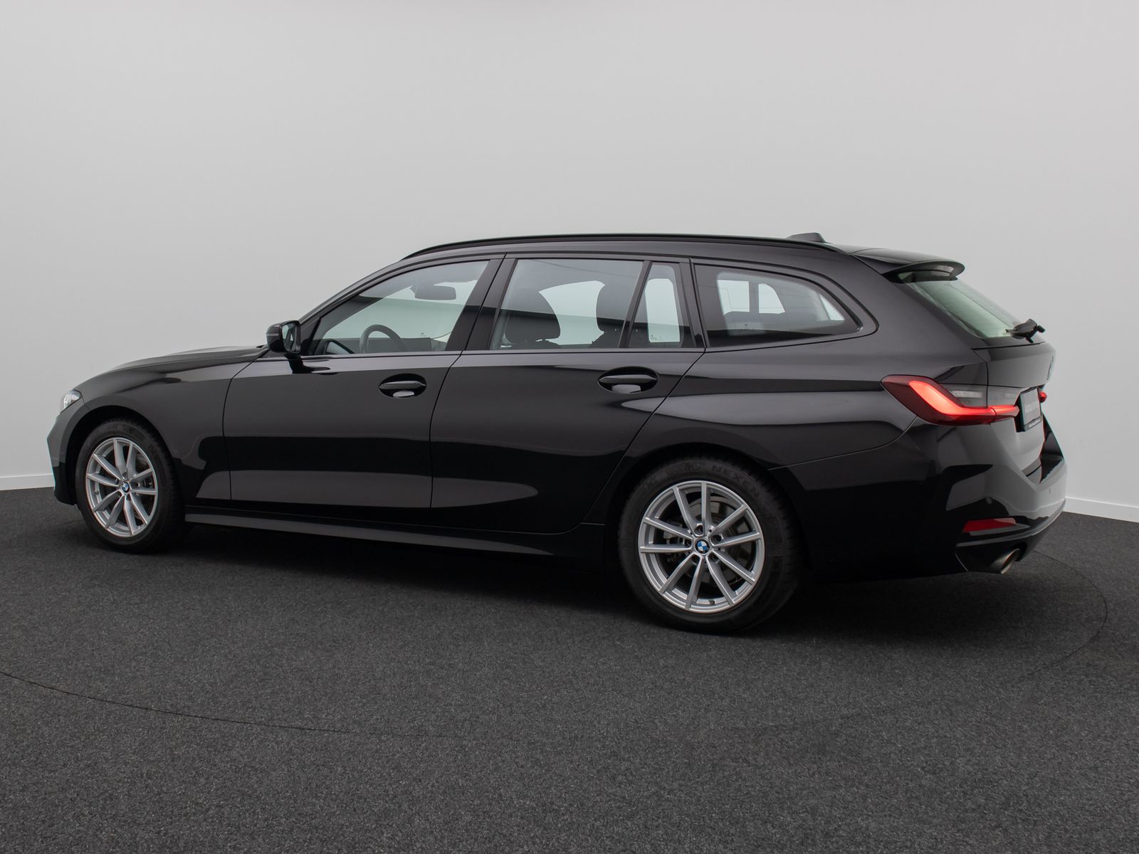 Fahrzeugabbildung BMW 318i Widscreen DAB GeschwindigReg PDC Cockpit+
