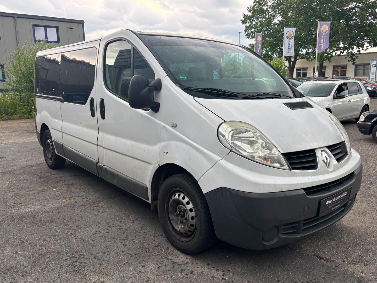 Renault Trafic 2008 — interior