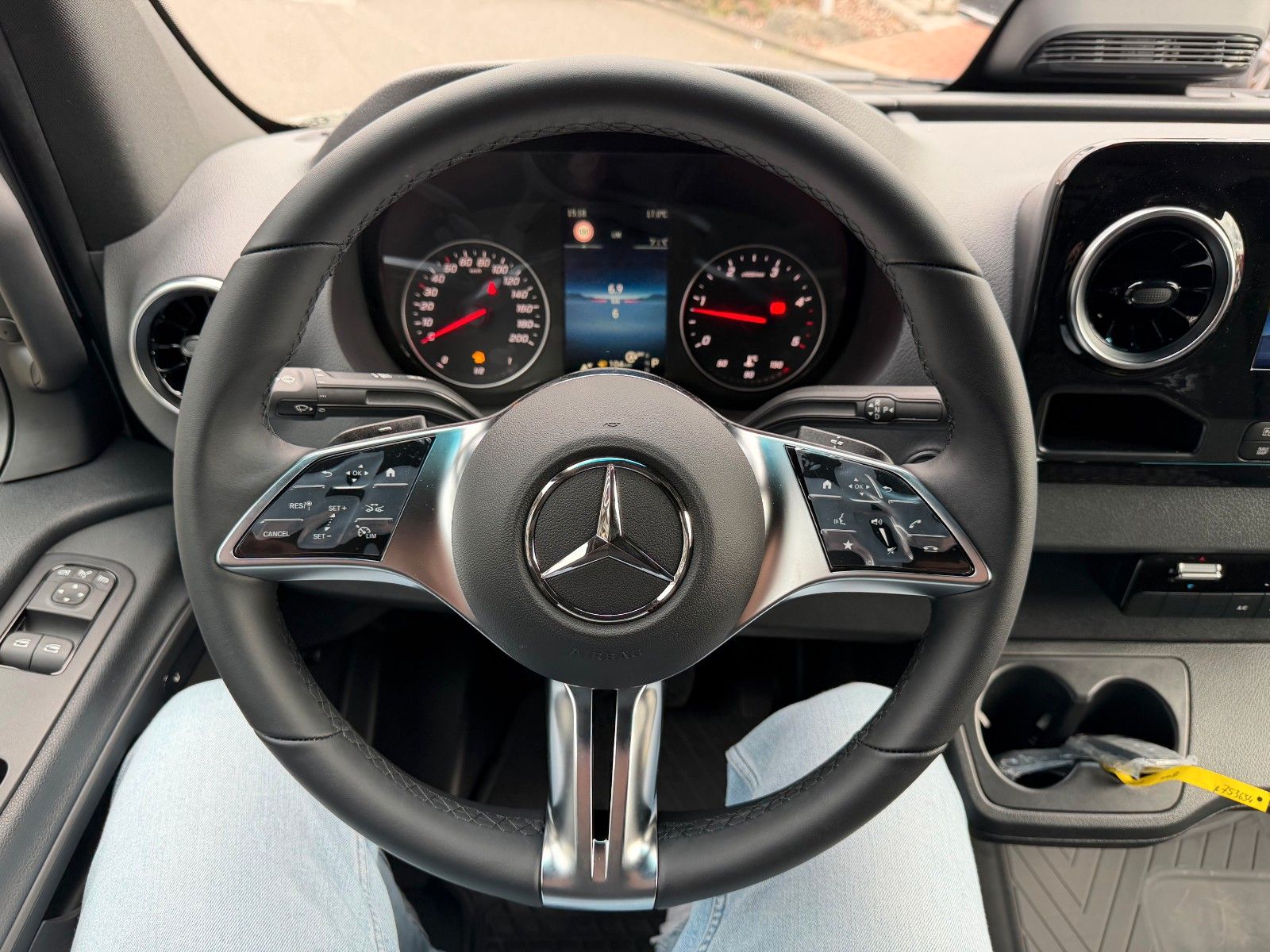 Fahrzeugabbildung Mercedes-Benz Sprinter 319 CDI 4325 DISTRONIC Klima AHK