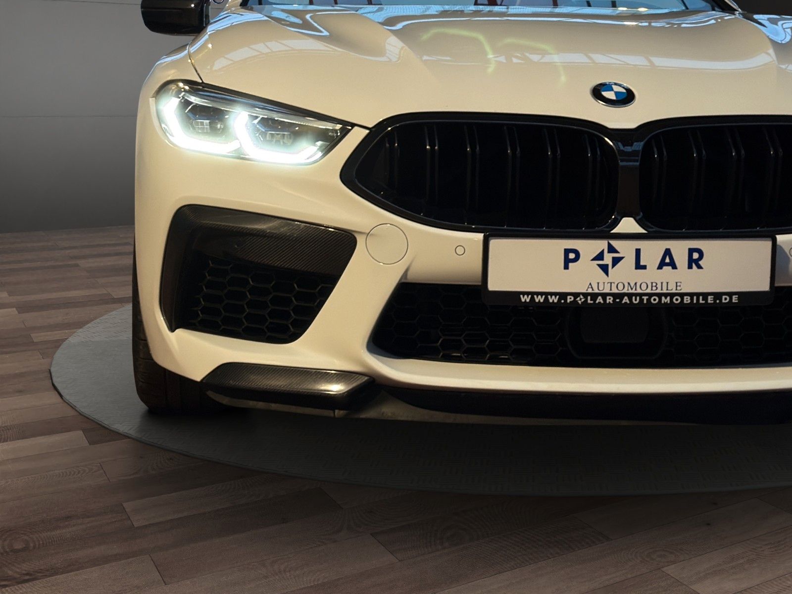 Fahrzeugabbildung BMW M8 Comp xDrive B&W/Keramik/SportAGA/Carbon/Laser