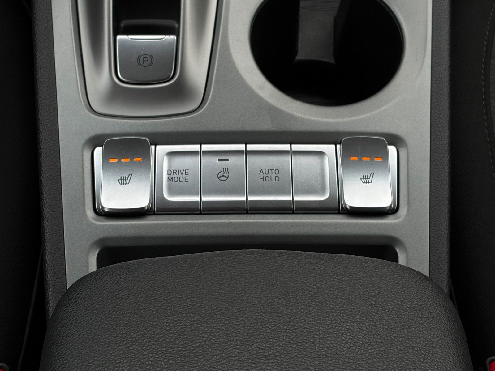 Fahrzeugabbildung Hyundai KONA E Select SHZ LHZ PDC CarPlay ACC Navi LKA