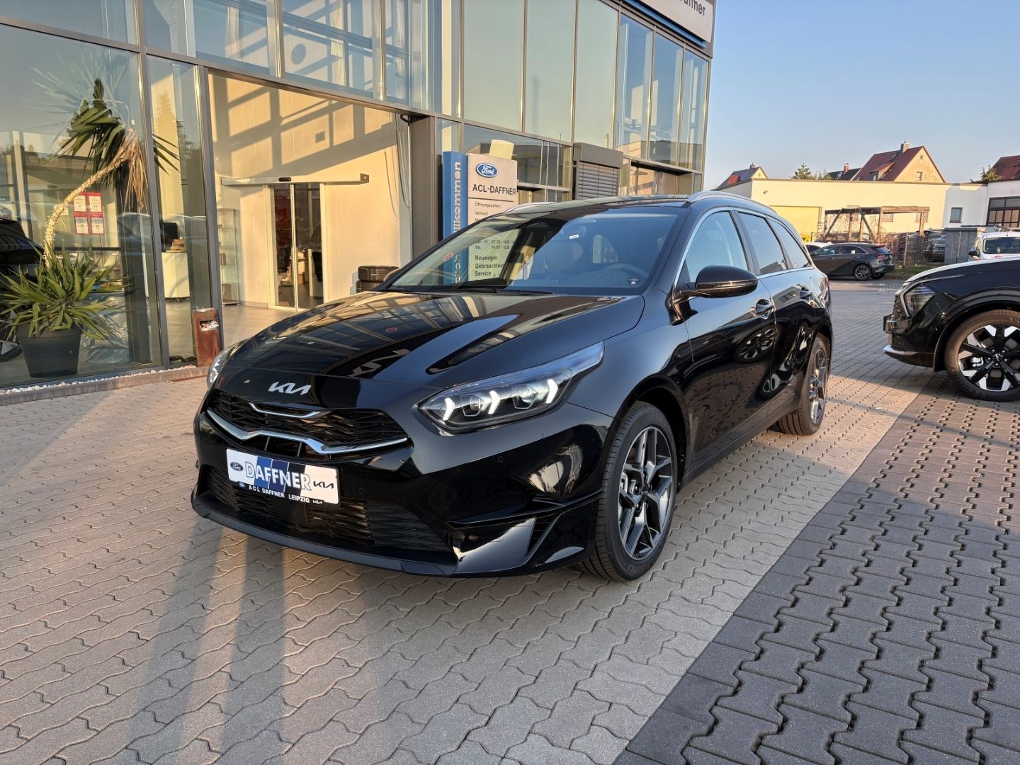 Fahrzeugabbildung Kia Ceed_sw Ultimate Kamera PDC SHZ Verkehrszeichen