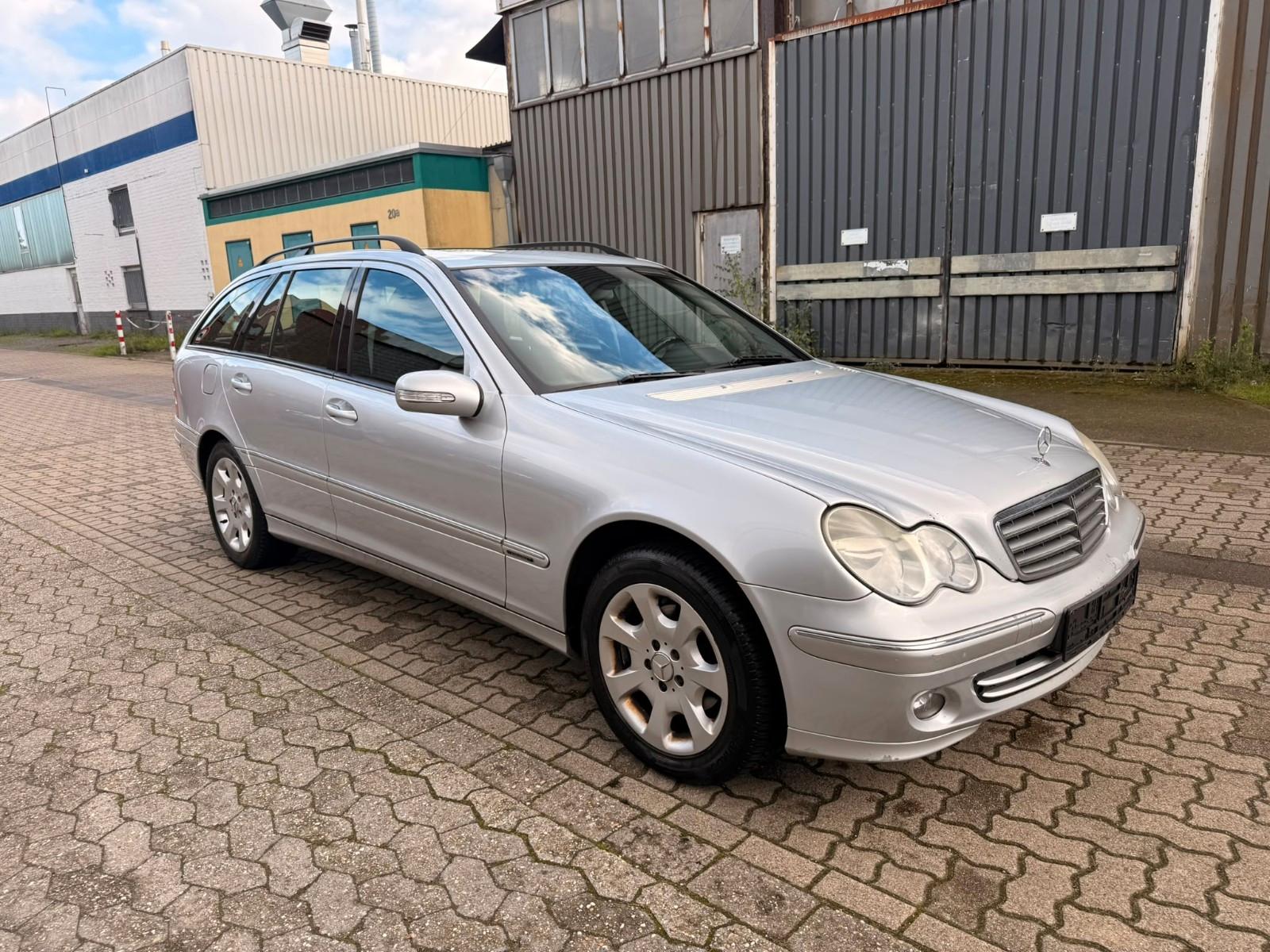 Mercedes-Benz C200 2006 — photo 25