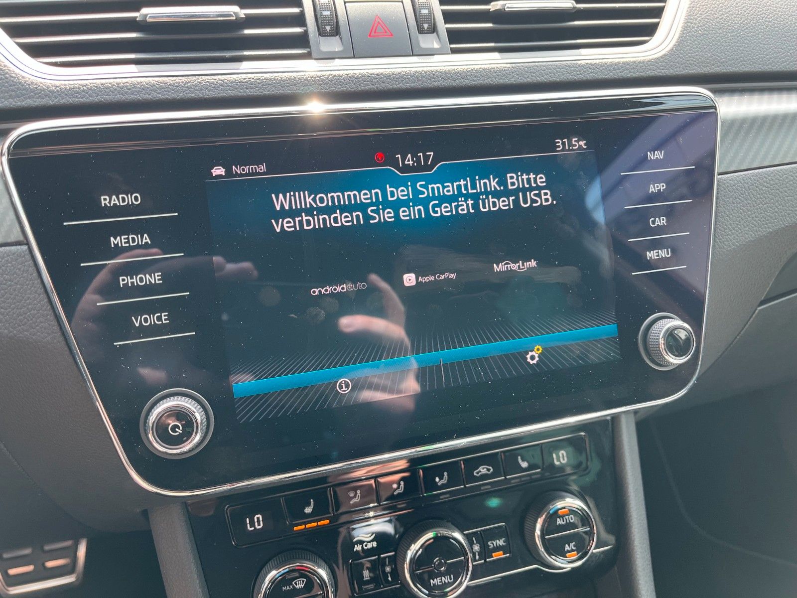 Skoda Superb Combi Sportline 4x4 +Standheizung/AHK+ foto 17