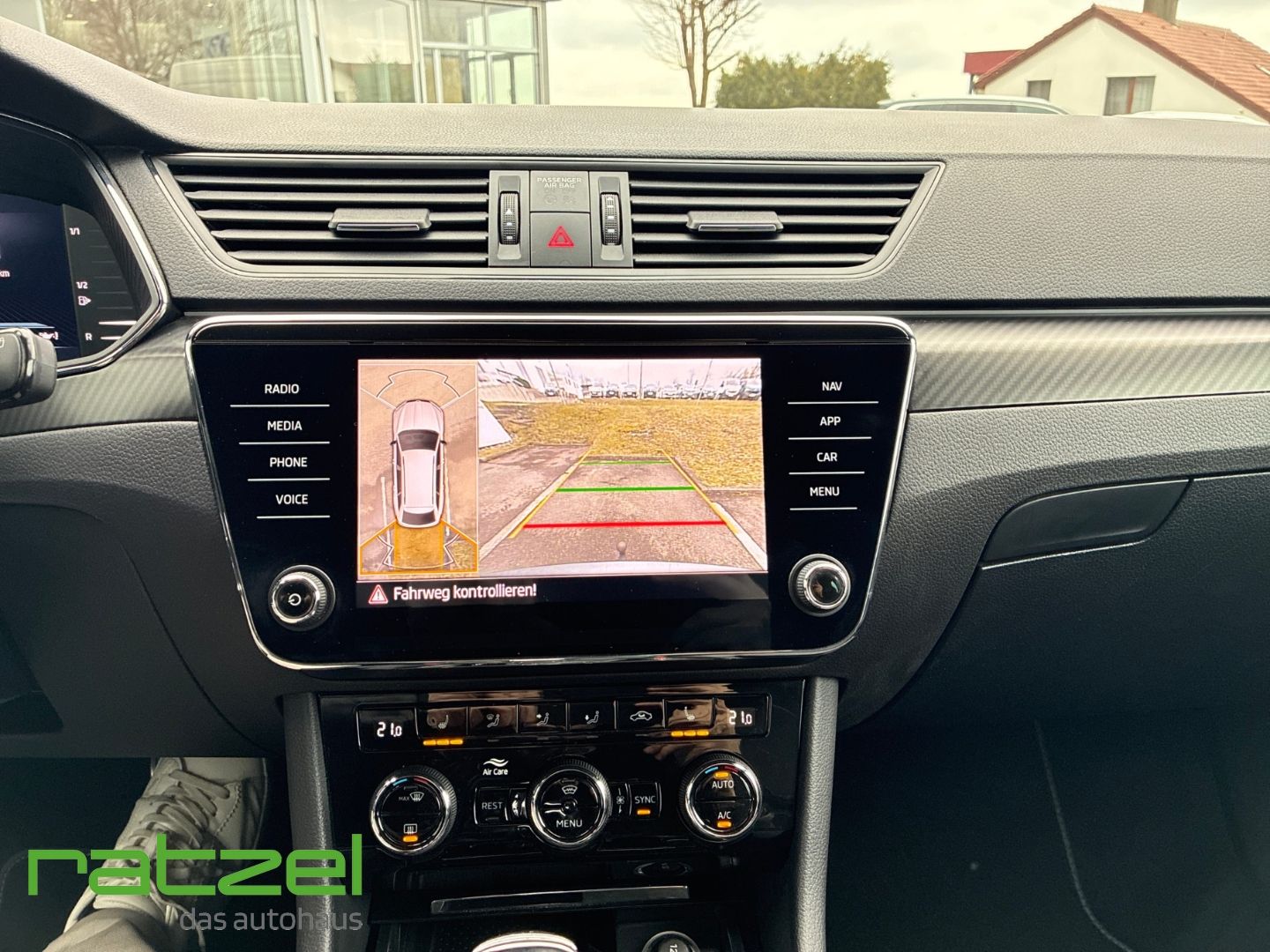 Fahrzeugabbildung SKODA Superb Combi Sportline 2.0 TDI T-Leder Navi AHK