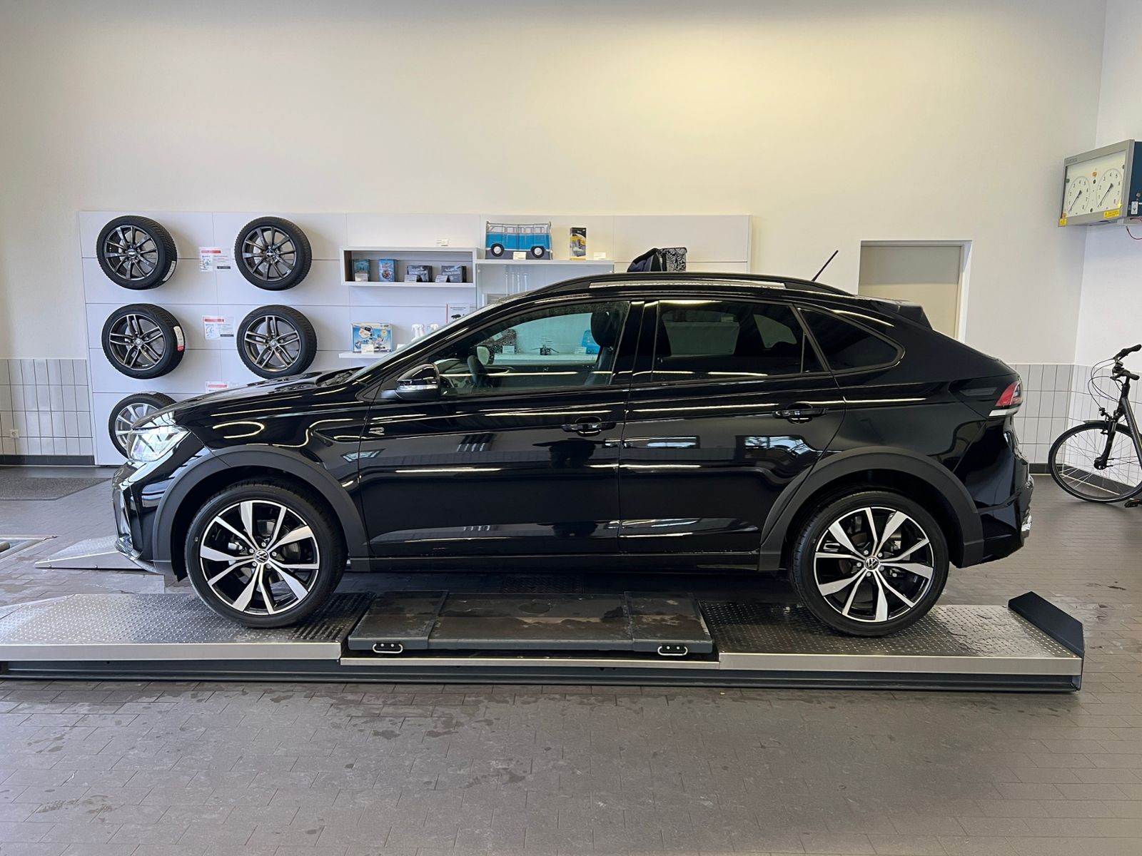 Fahrzeugabbildung Volkswagen Taigo R-Line 1.5 TSI DSG *AHK, Navi, "IQ.DRIVE"*