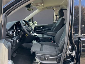 Mercedes V 220 - 12
