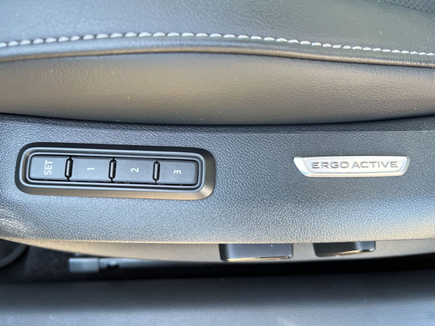Volkswagen Passat Variant 1.5 eTSI DSG 3,99 % Business Navi foto 18